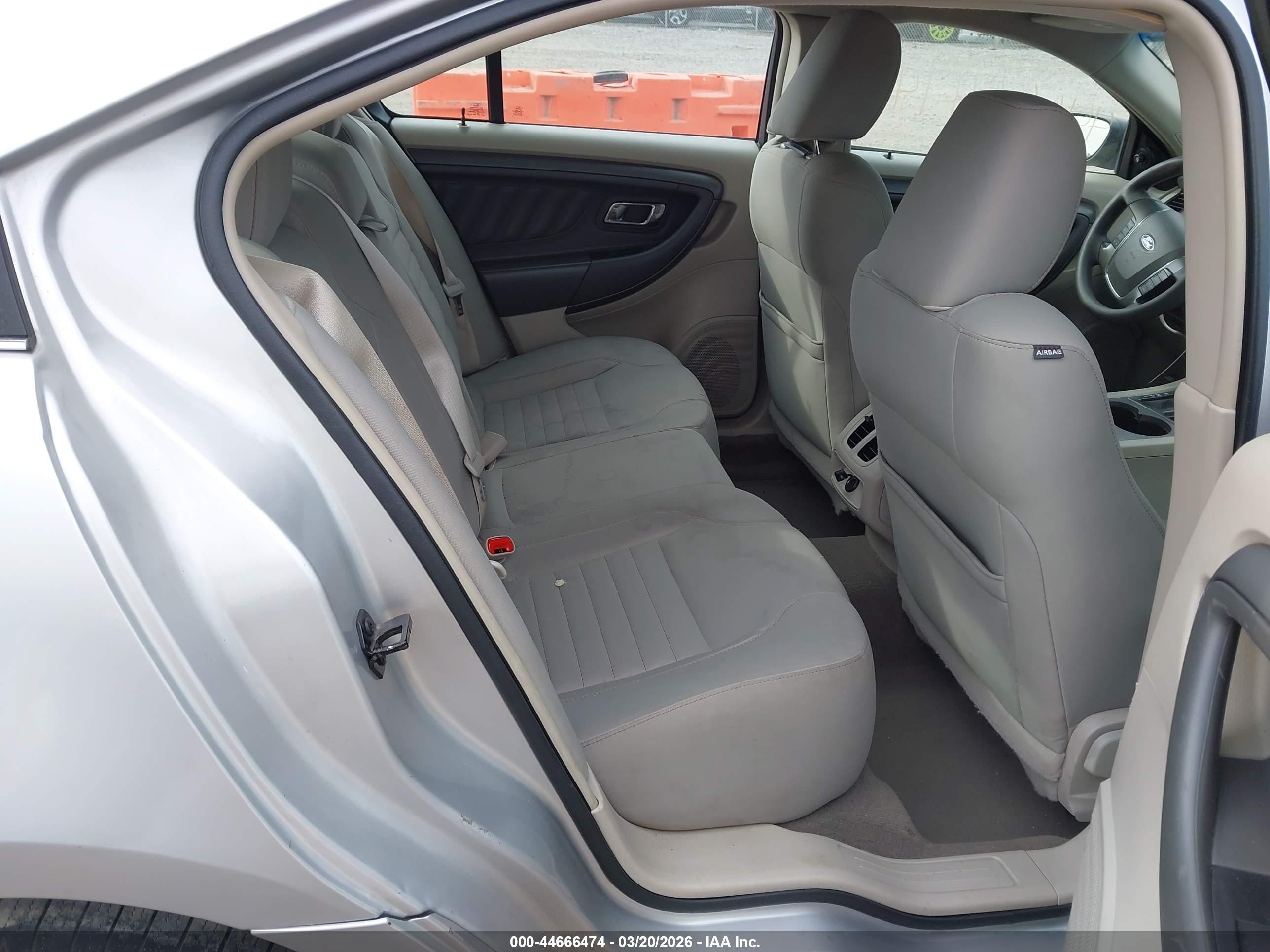 2011 Ford Taurus Se Серебряный vin: 1FAHP2DW1BG124951