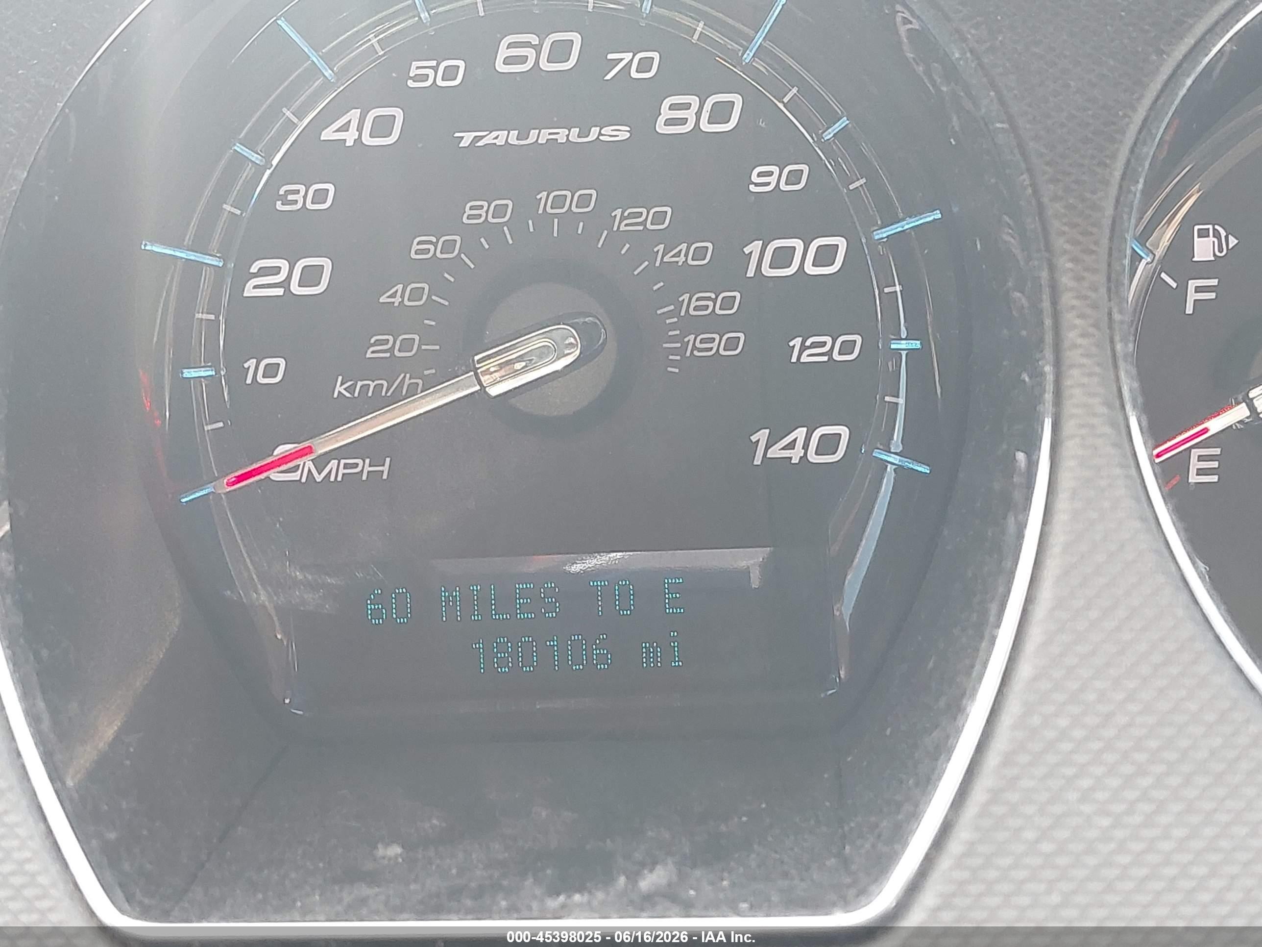 2010 Ford Taurus Se Silver vin: 1FAHP2DW2AG147105