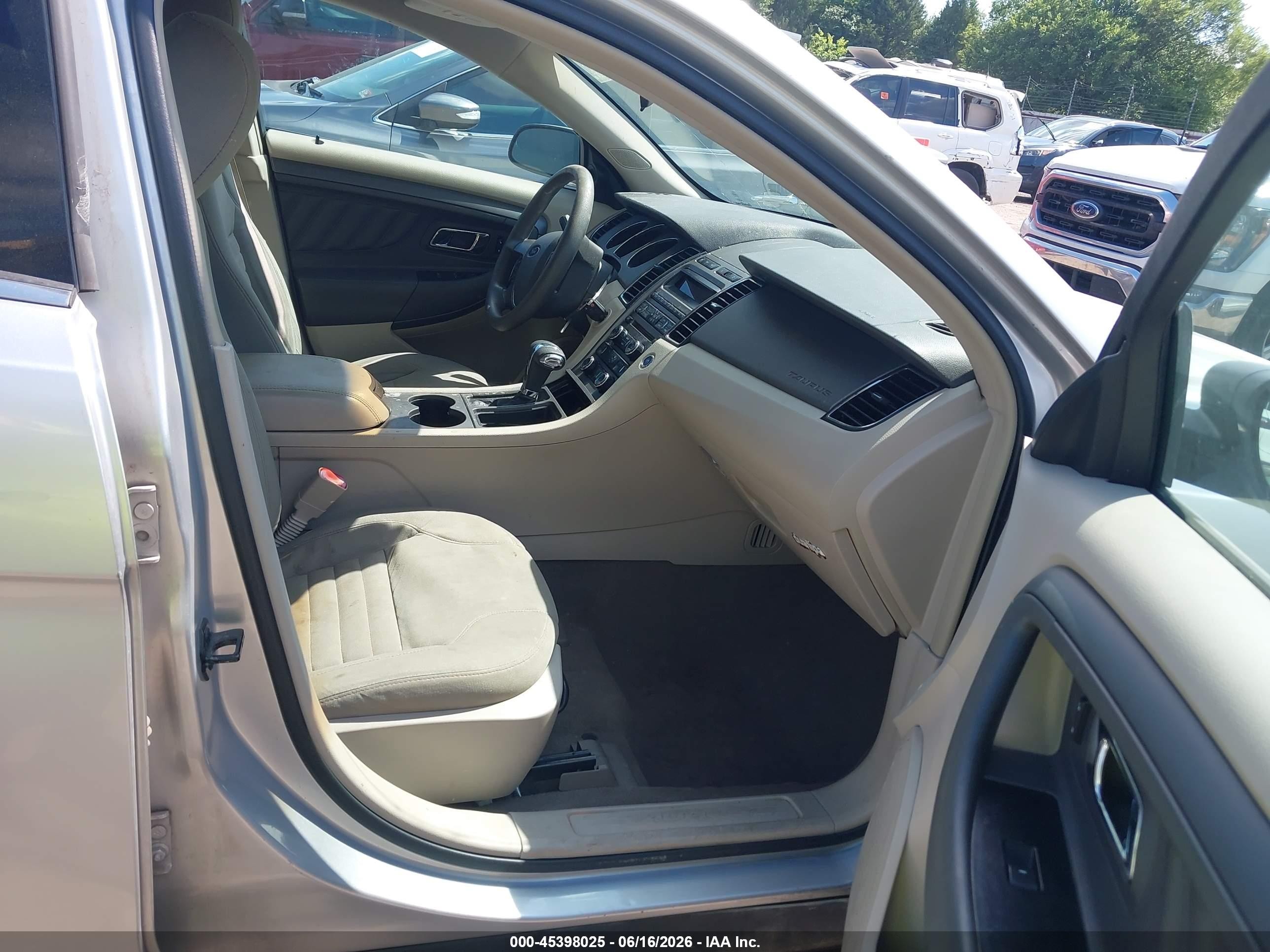 2010 Ford Taurus Se Silver vin: 1FAHP2DW2AG147105