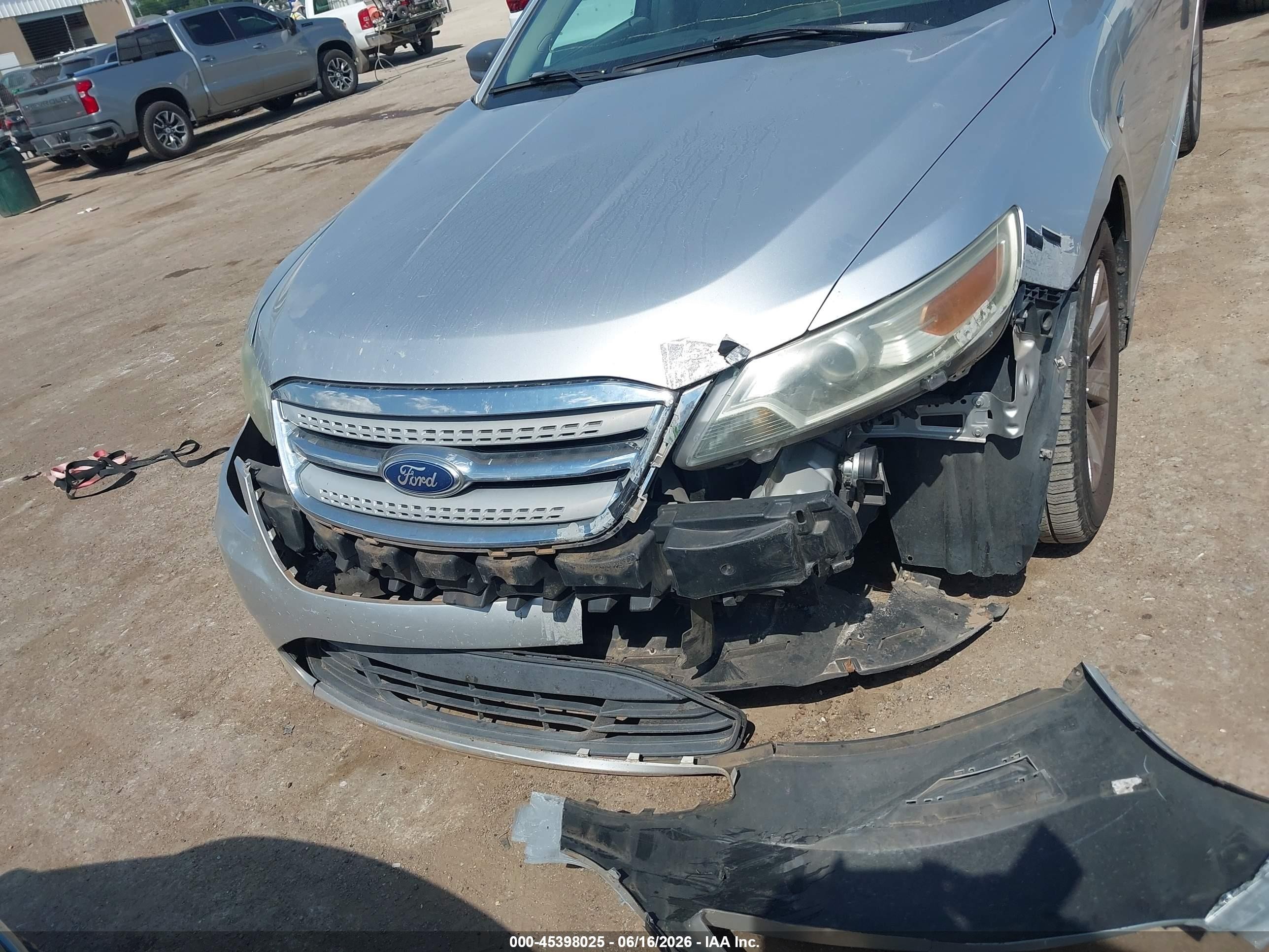 2010 Ford Taurus Se Silver vin: 1FAHP2DW2AG147105