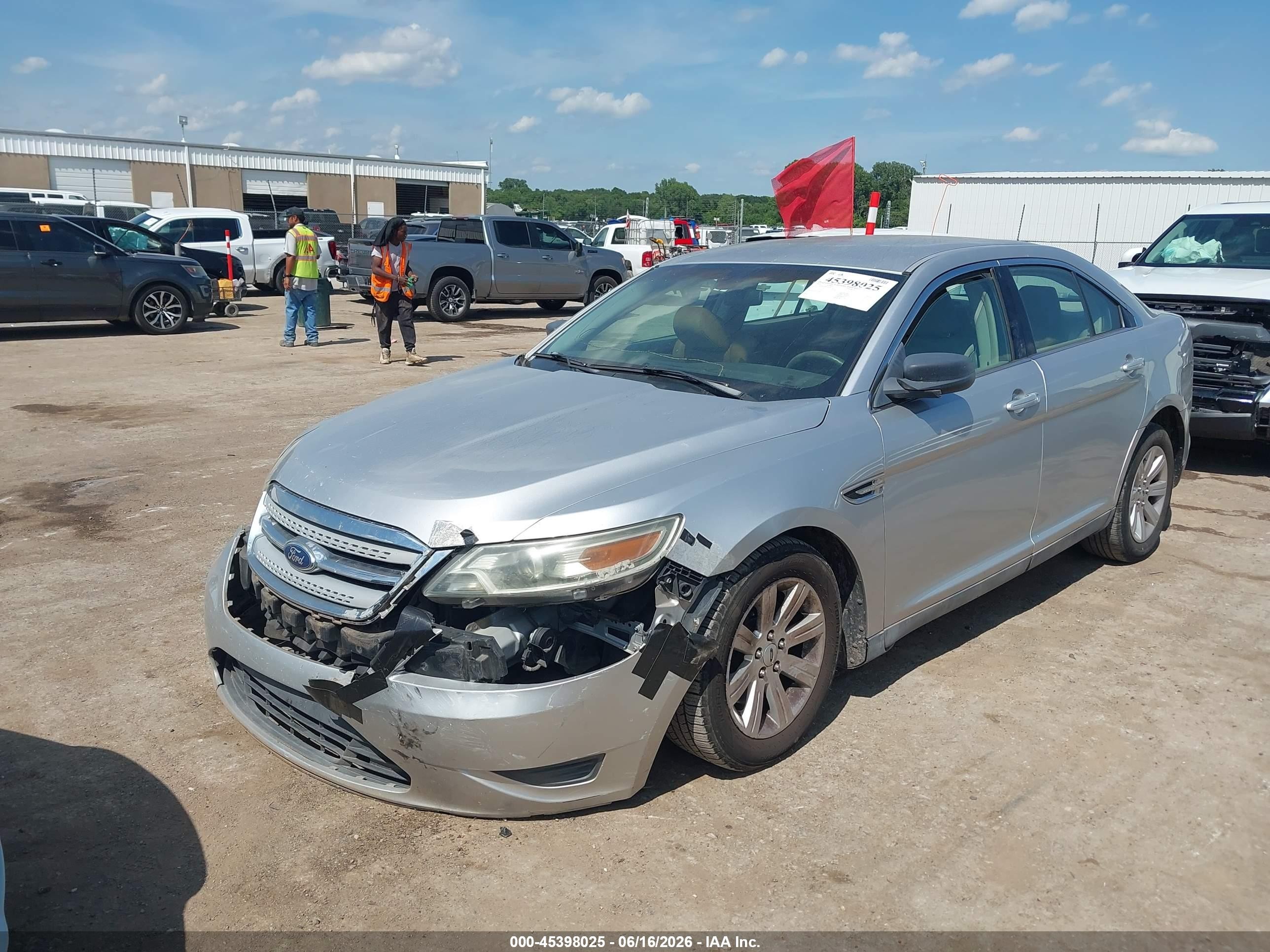 2010 Ford Taurus Se Silver vin: 1FAHP2DW2AG147105