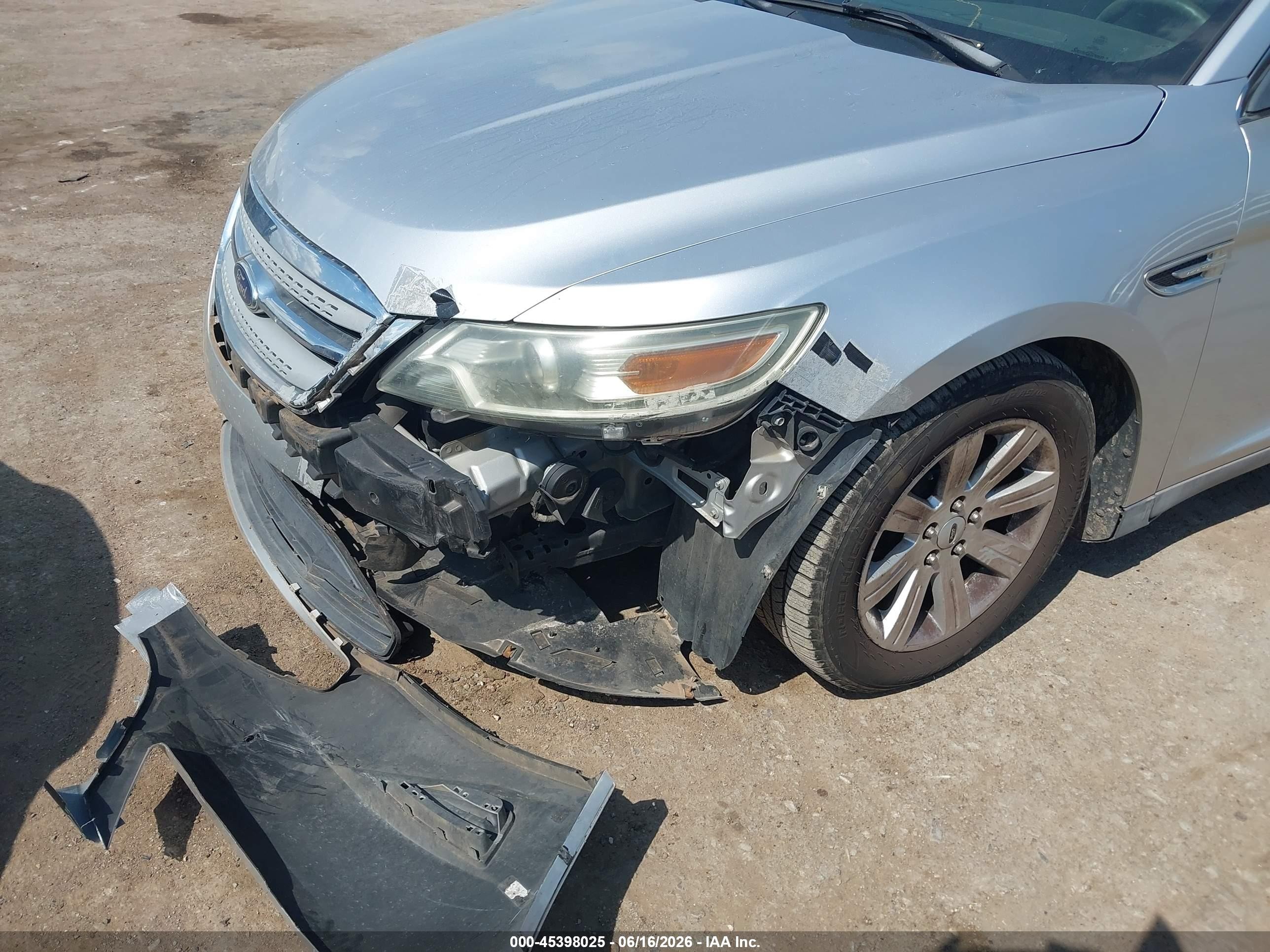 2010 Ford Taurus Se Silver vin: 1FAHP2DW2AG147105