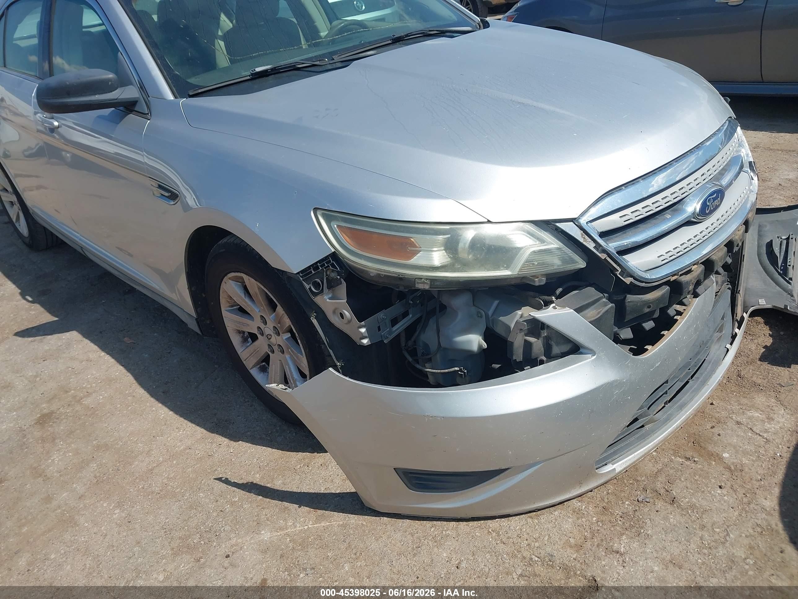 2010 Ford Taurus Se Silver vin: 1FAHP2DW2AG147105
