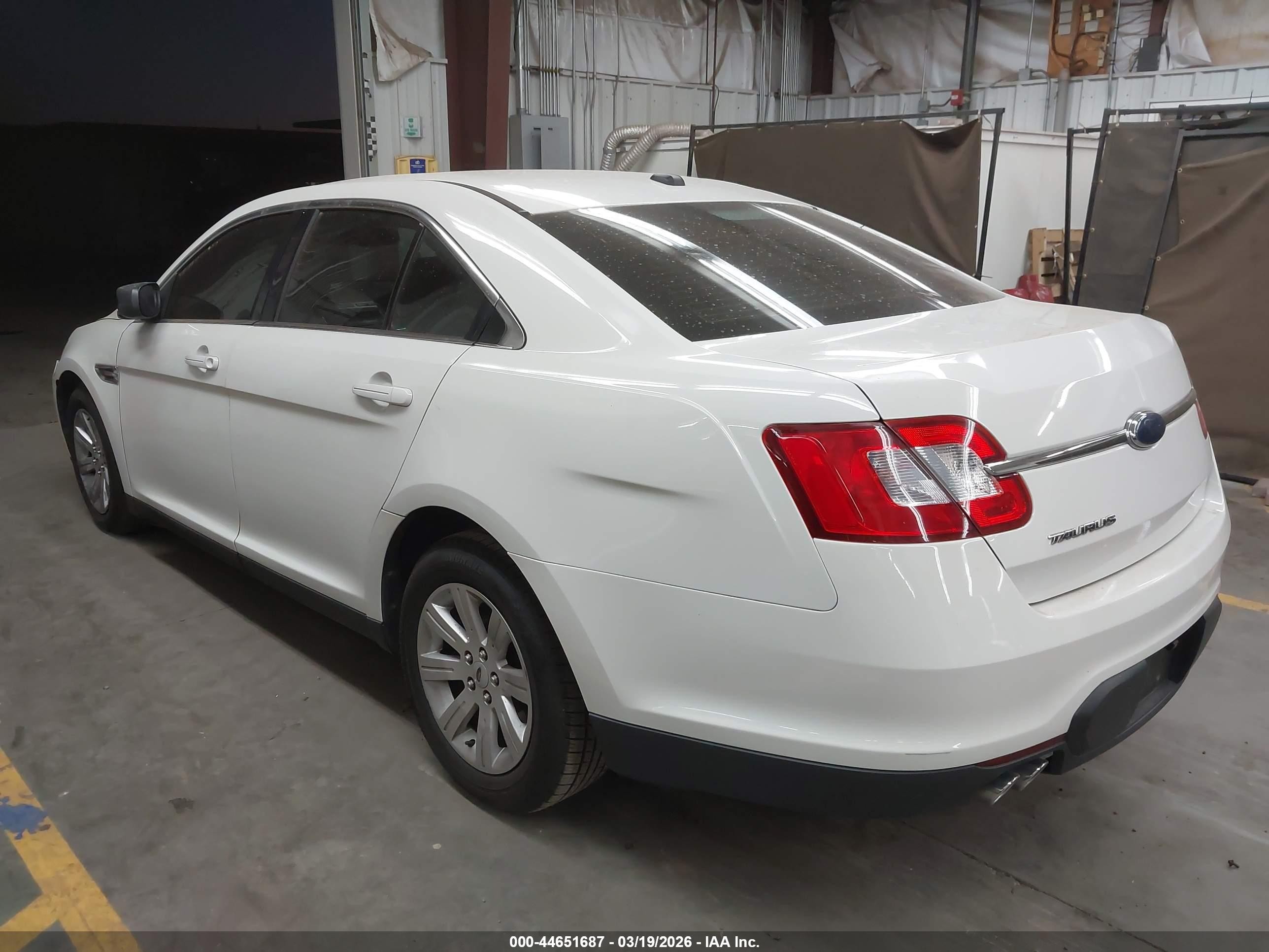 2010 Ford Taurus Se White vin: 1FAHP2DW4AG147316
