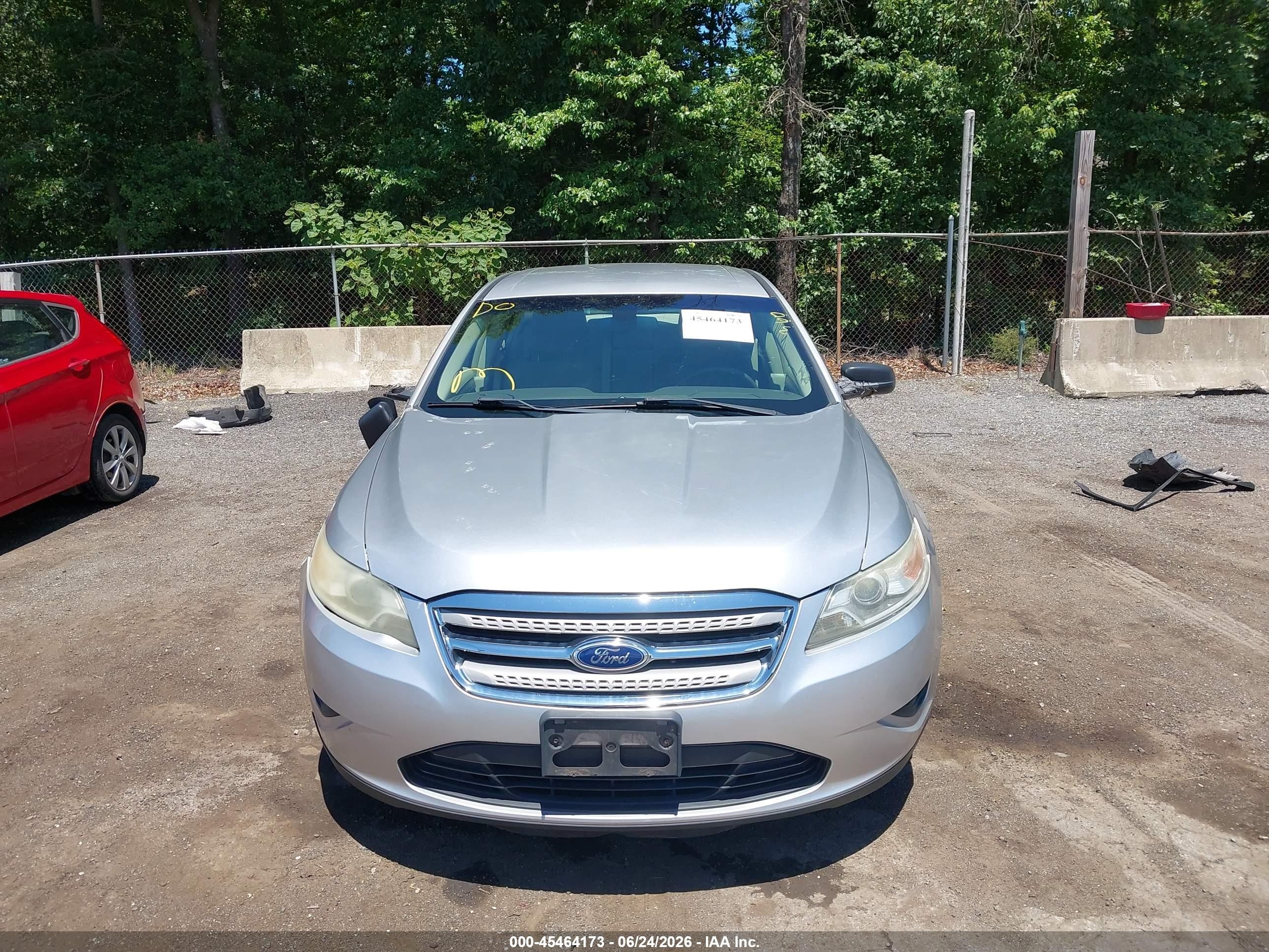 2011 Ford Taurus Se Серебряный vin: 1FAHP2DW5BG137105