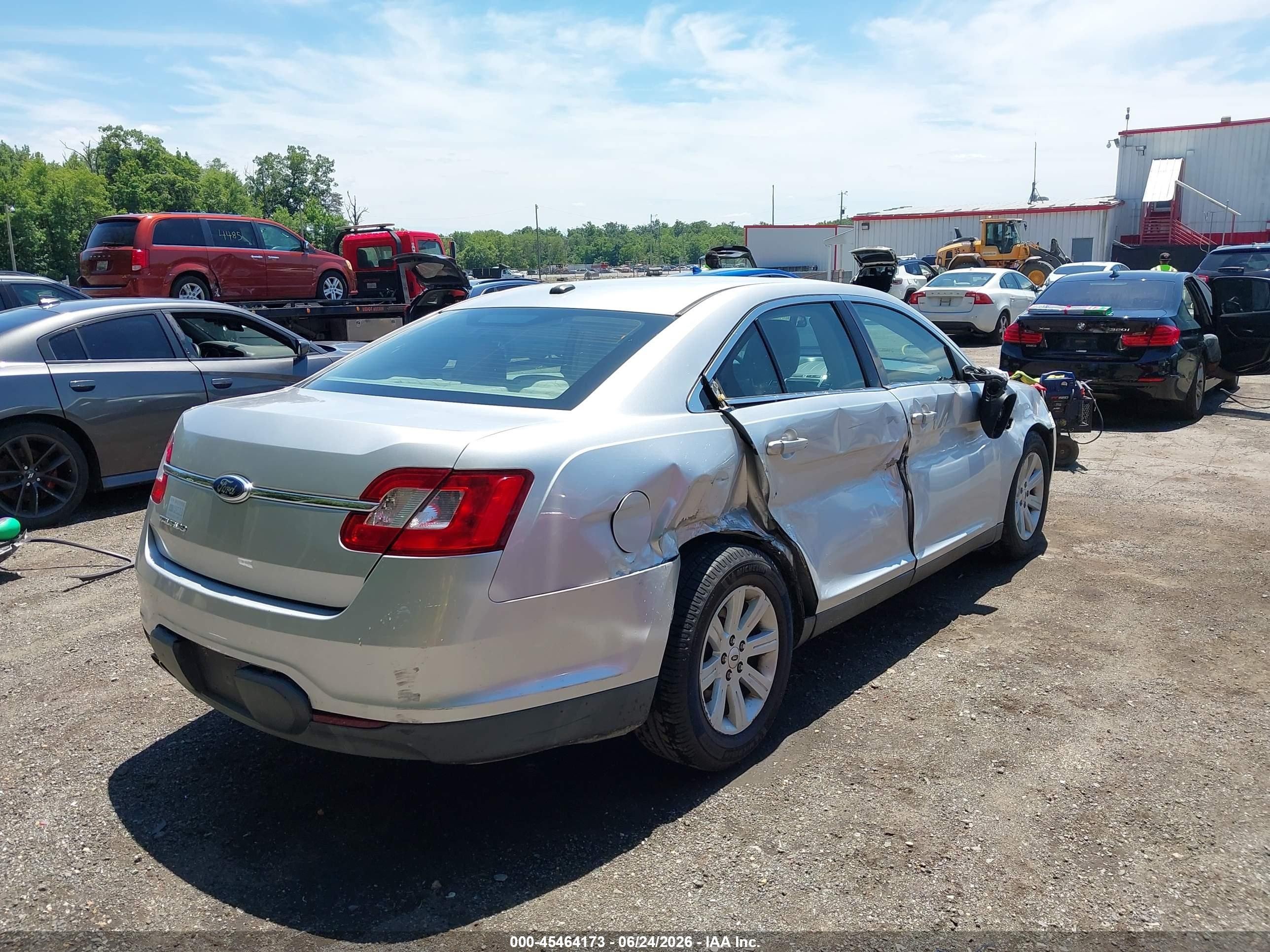 2011 Ford Taurus Se Серебряный vin: 1FAHP2DW5BG137105
