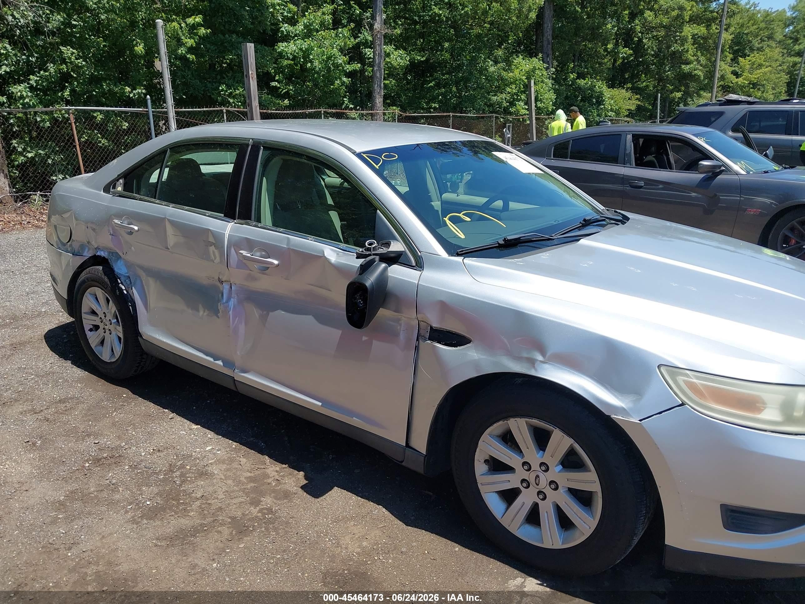 2011 Ford Taurus Se Серебряный vin: 1FAHP2DW5BG137105