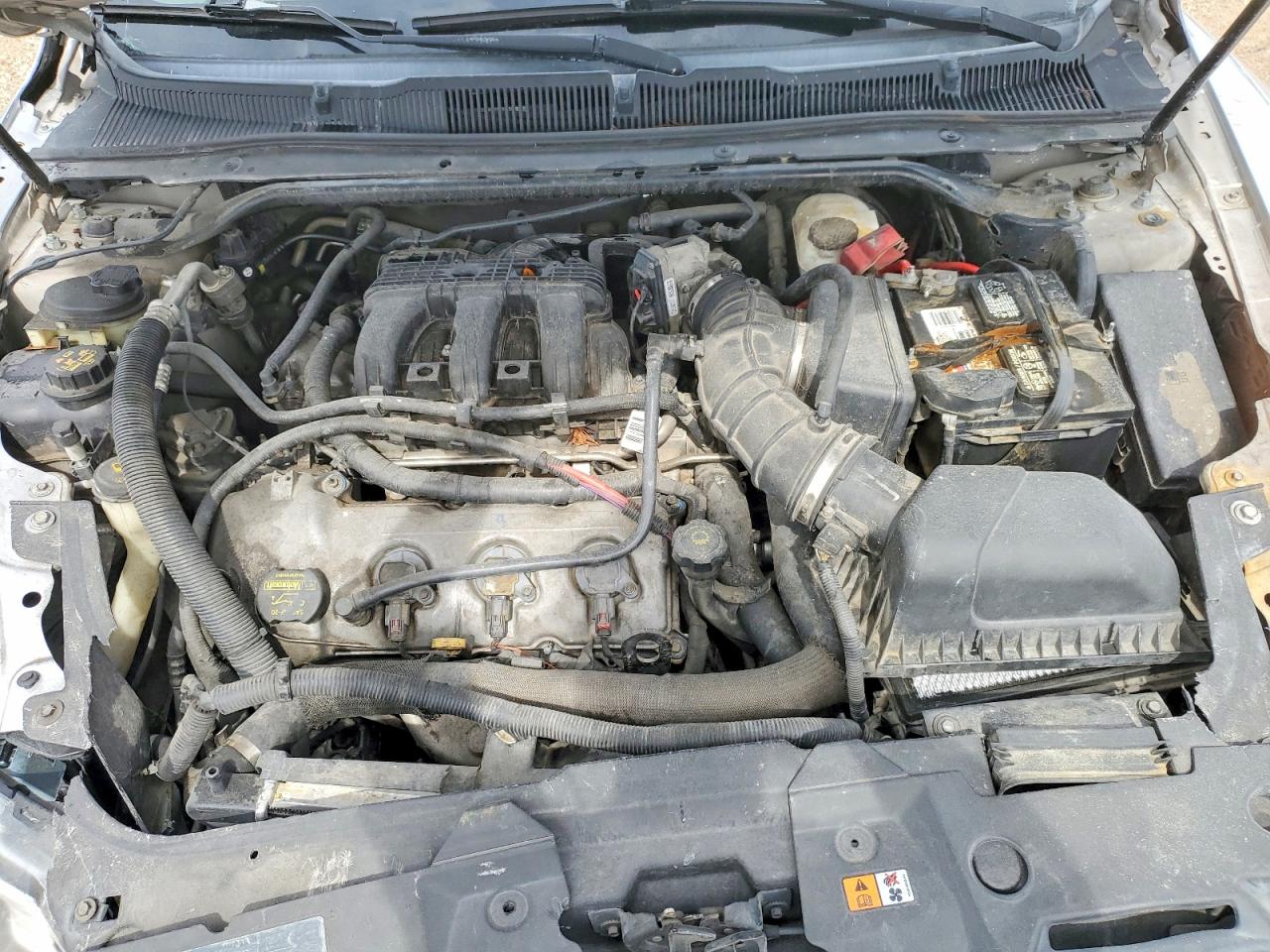 2010 Ford Taurus Se Silver vin: 1FAHP2DW7AG113483
