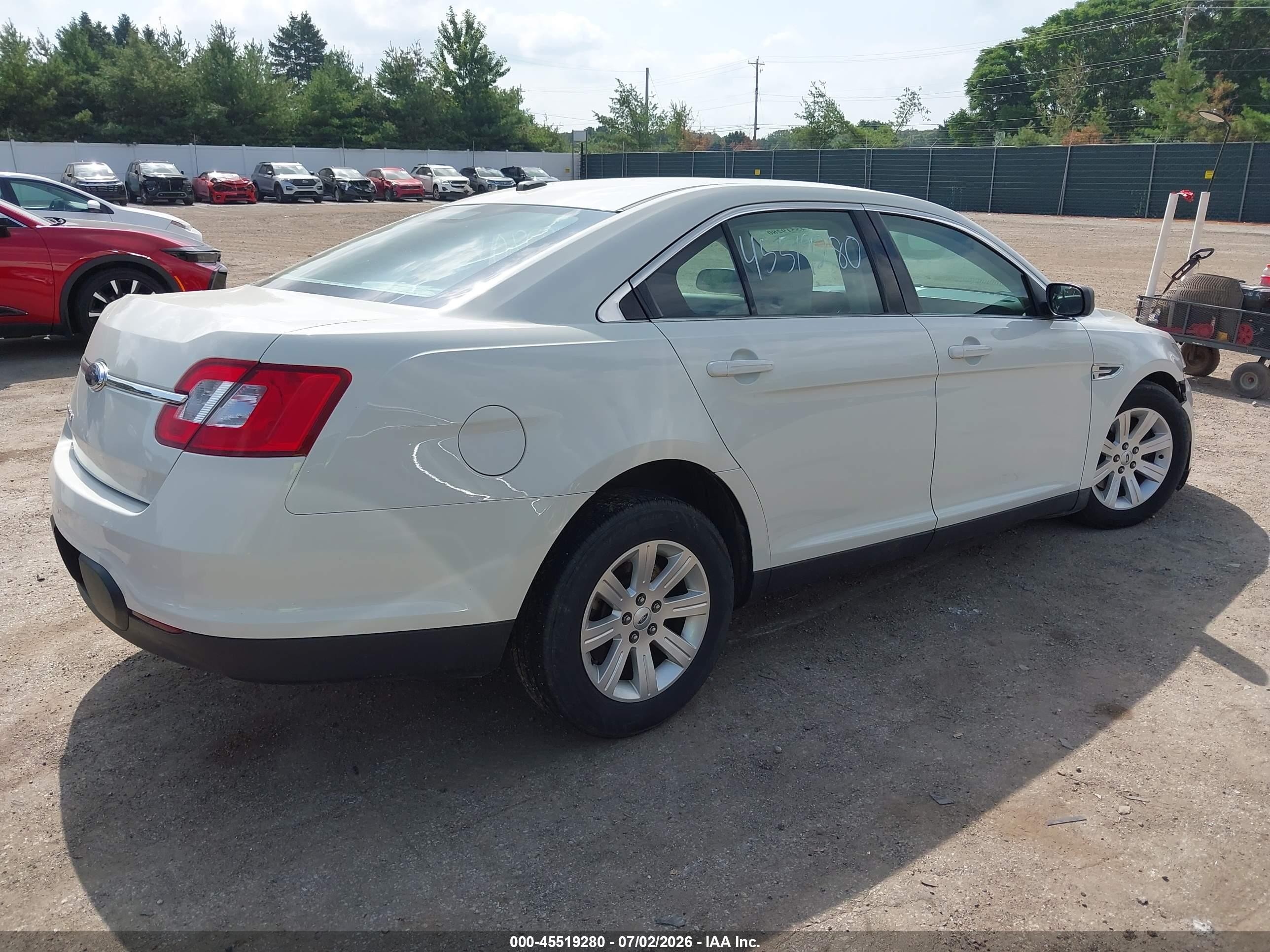 2010 Ford Taurus Se White vin: 1FAHP2DW7AG140246