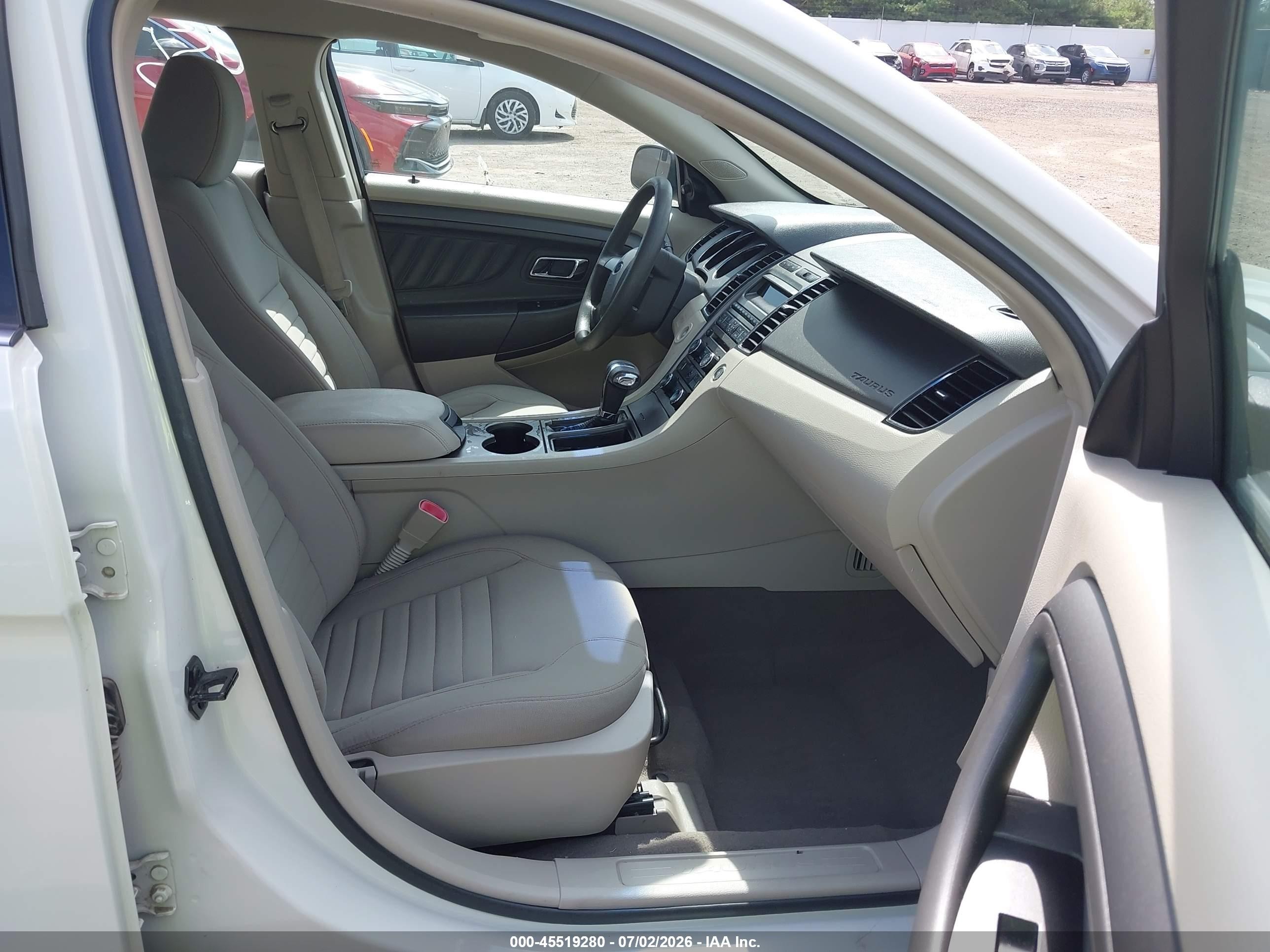 2010 Ford Taurus Se White vin: 1FAHP2DW7AG140246