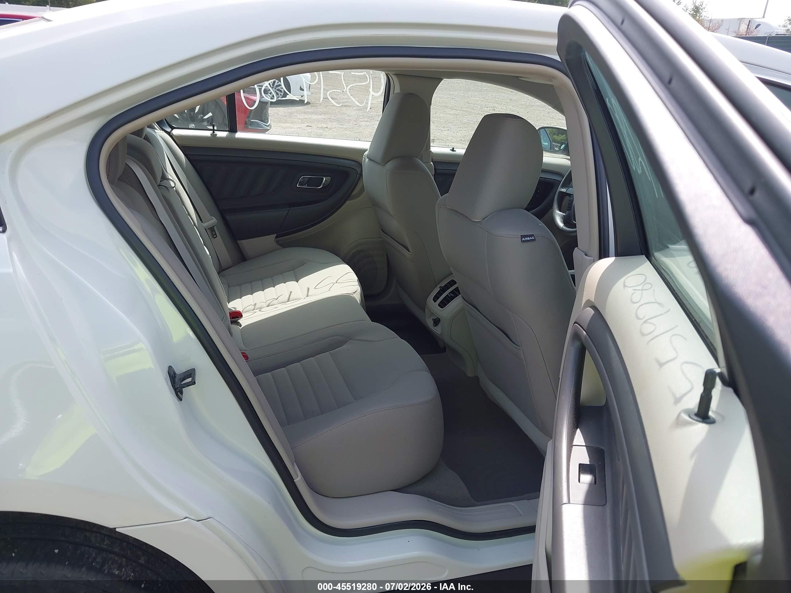 2010 Ford Taurus Se White vin: 1FAHP2DW7AG140246