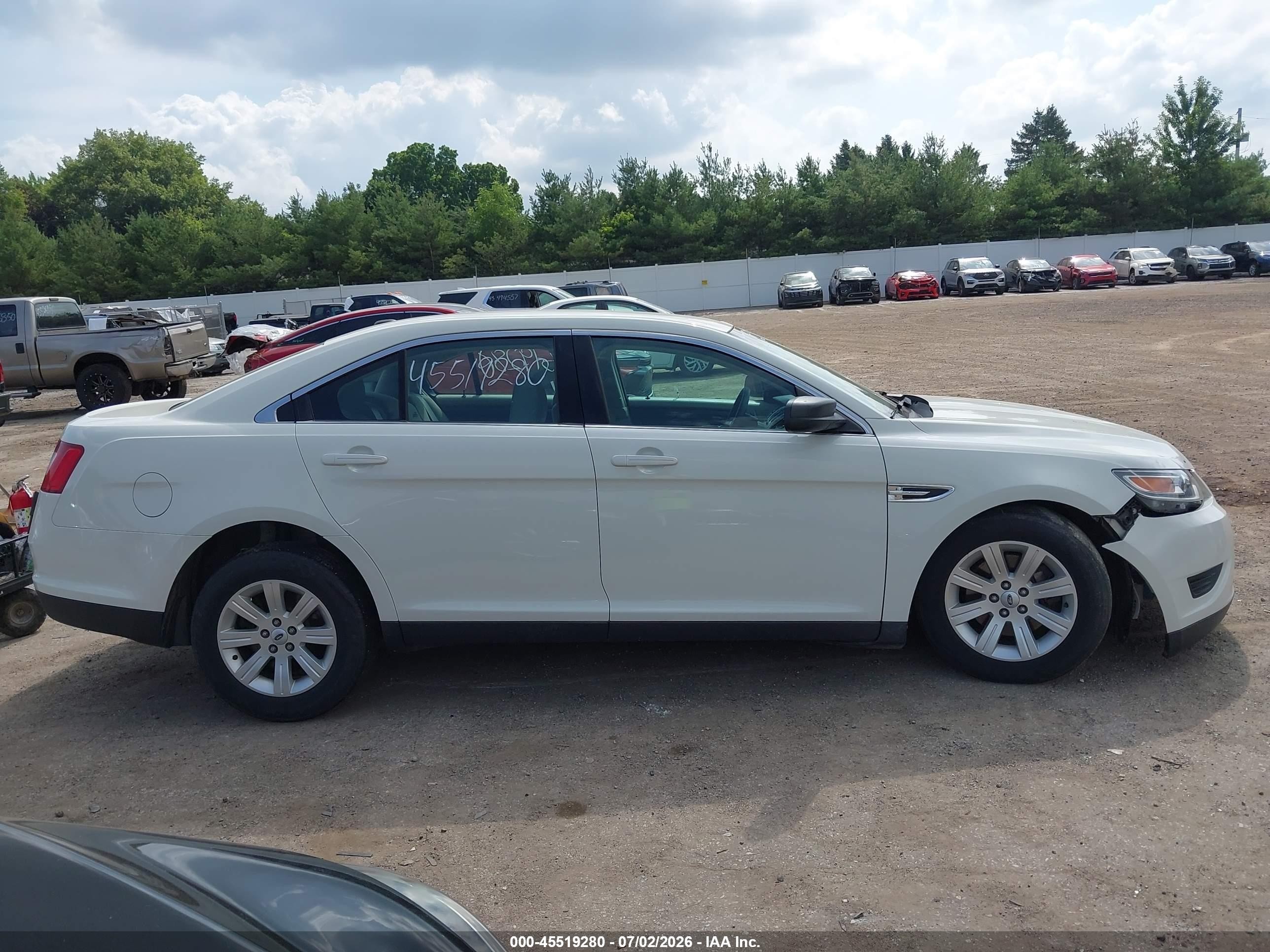 2010 Ford Taurus Se White vin: 1FAHP2DW7AG140246