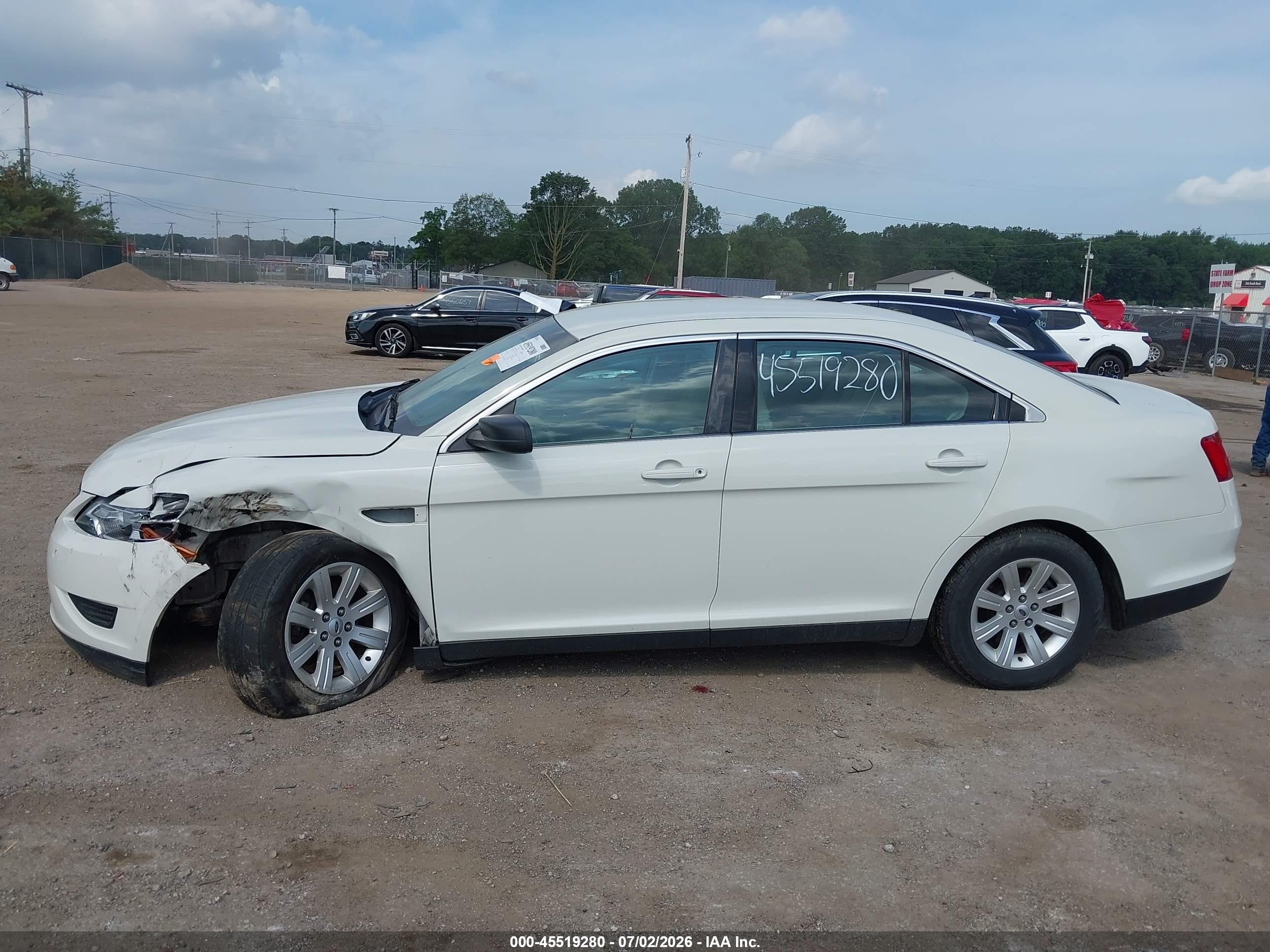2010 Ford Taurus Se White vin: 1FAHP2DW7AG140246