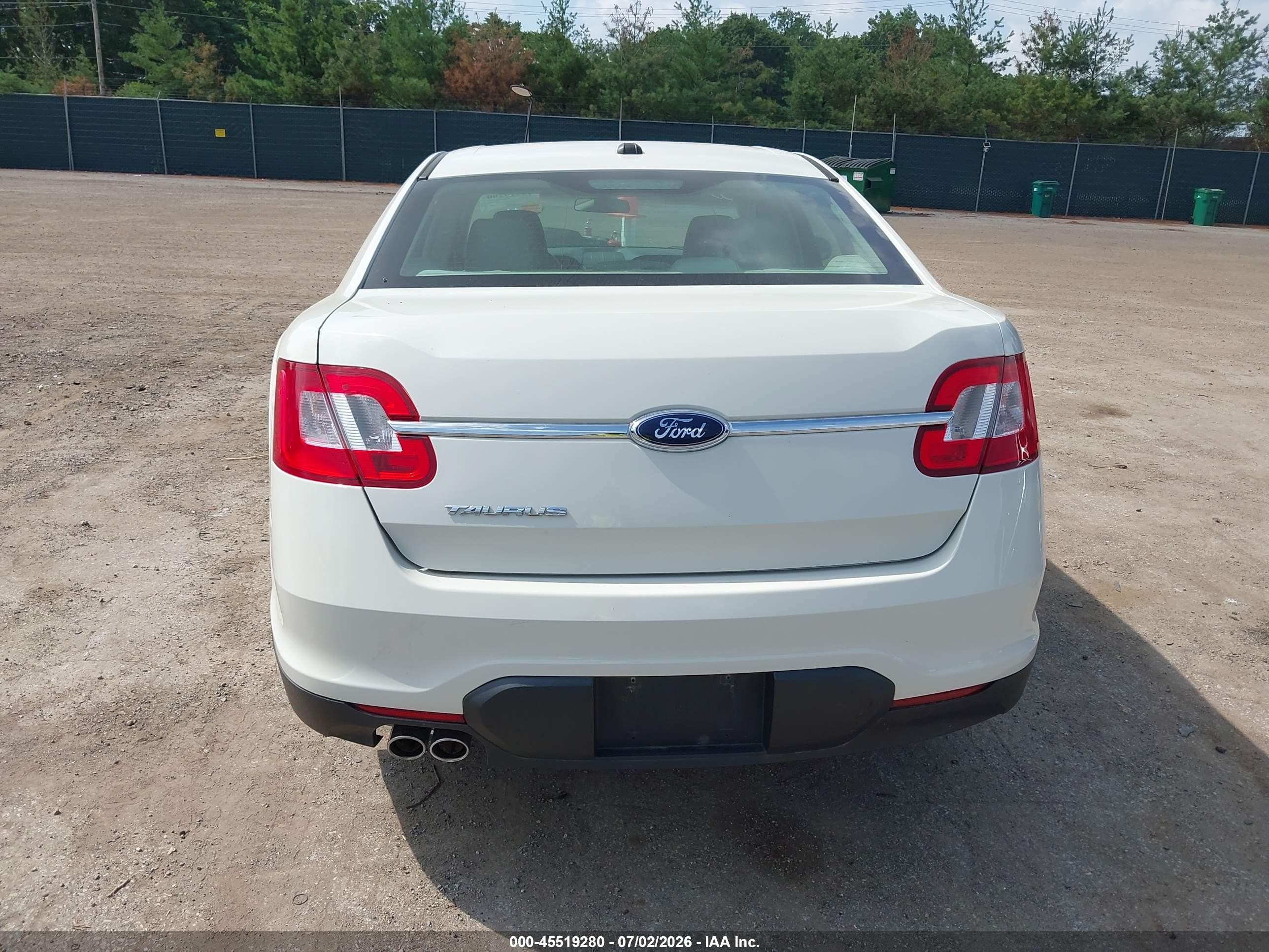 2010 Ford Taurus Se White vin: 1FAHP2DW7AG140246