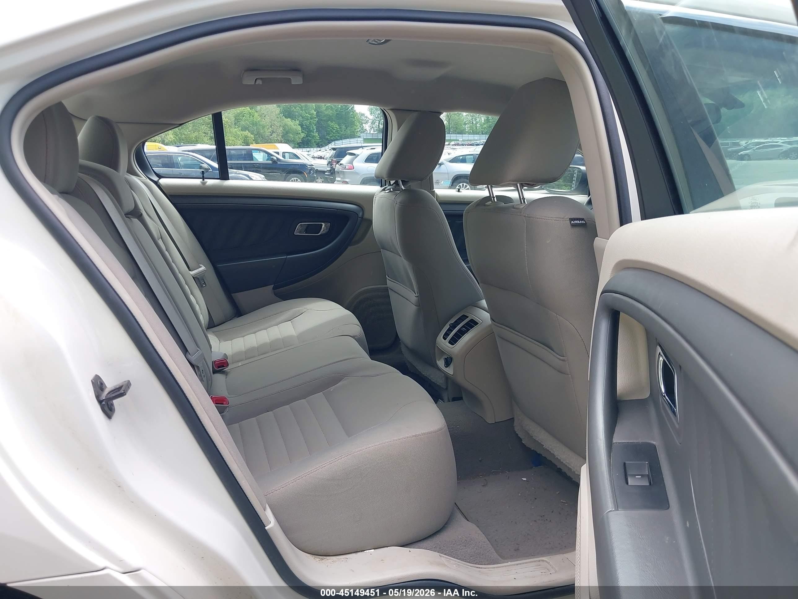 2010 Ford Taurus Se Белый vin: 1FAHP2DW8AG116120