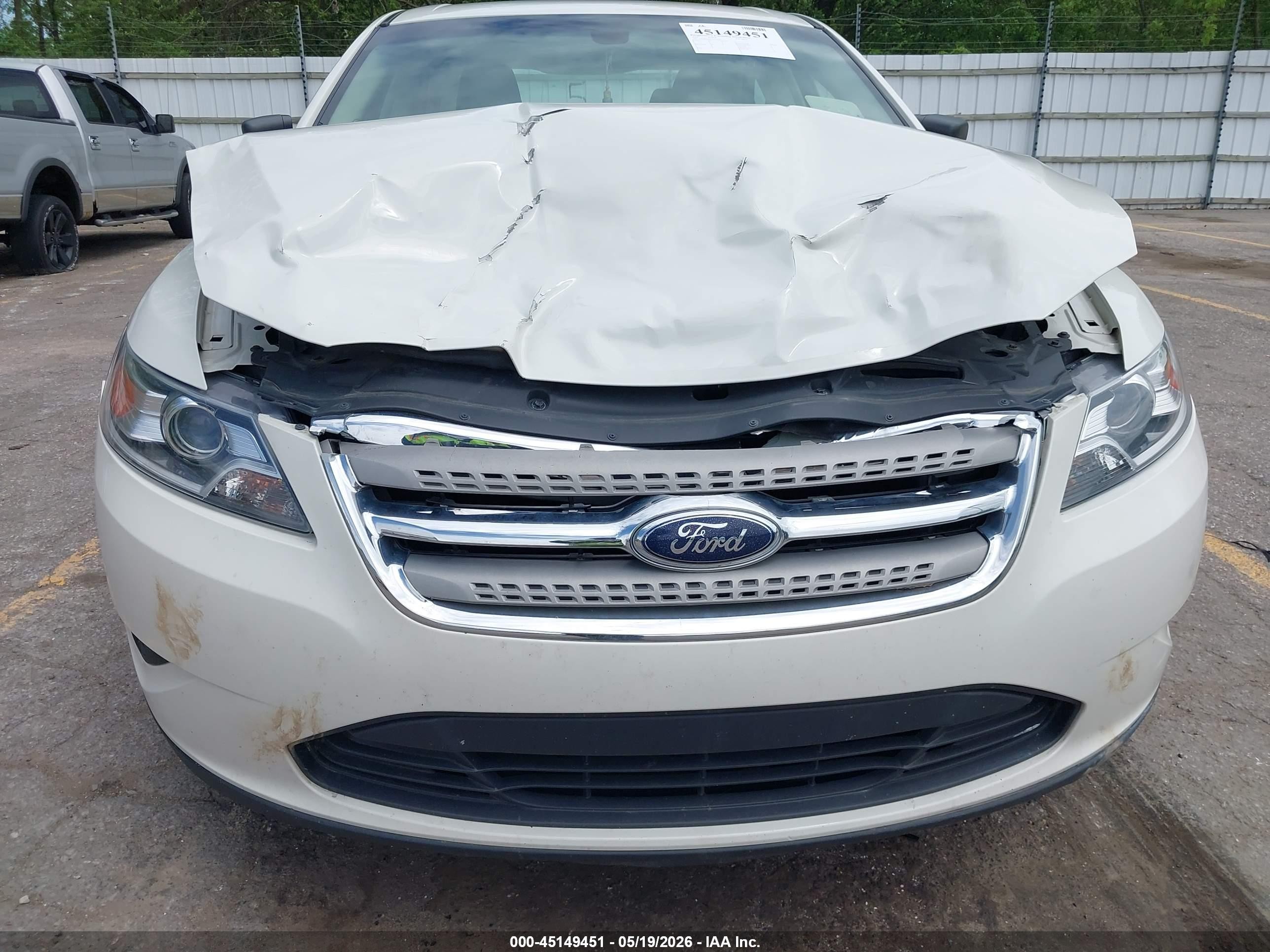 2010 Ford Taurus Se Белый vin: 1FAHP2DW8AG116120