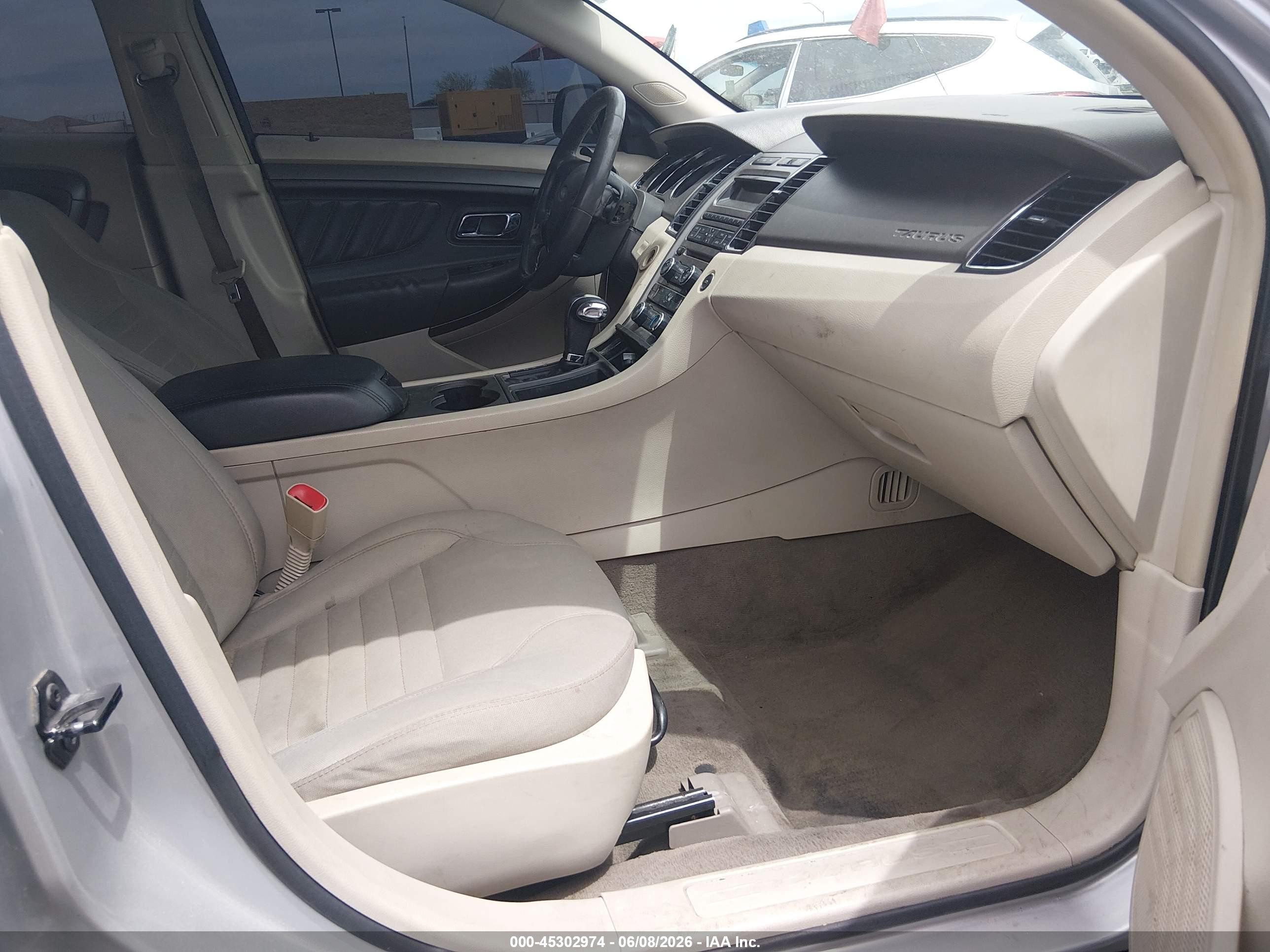 2010 Ford Taurus Se Серебряный vin: 1FAHP2DW8AG140367