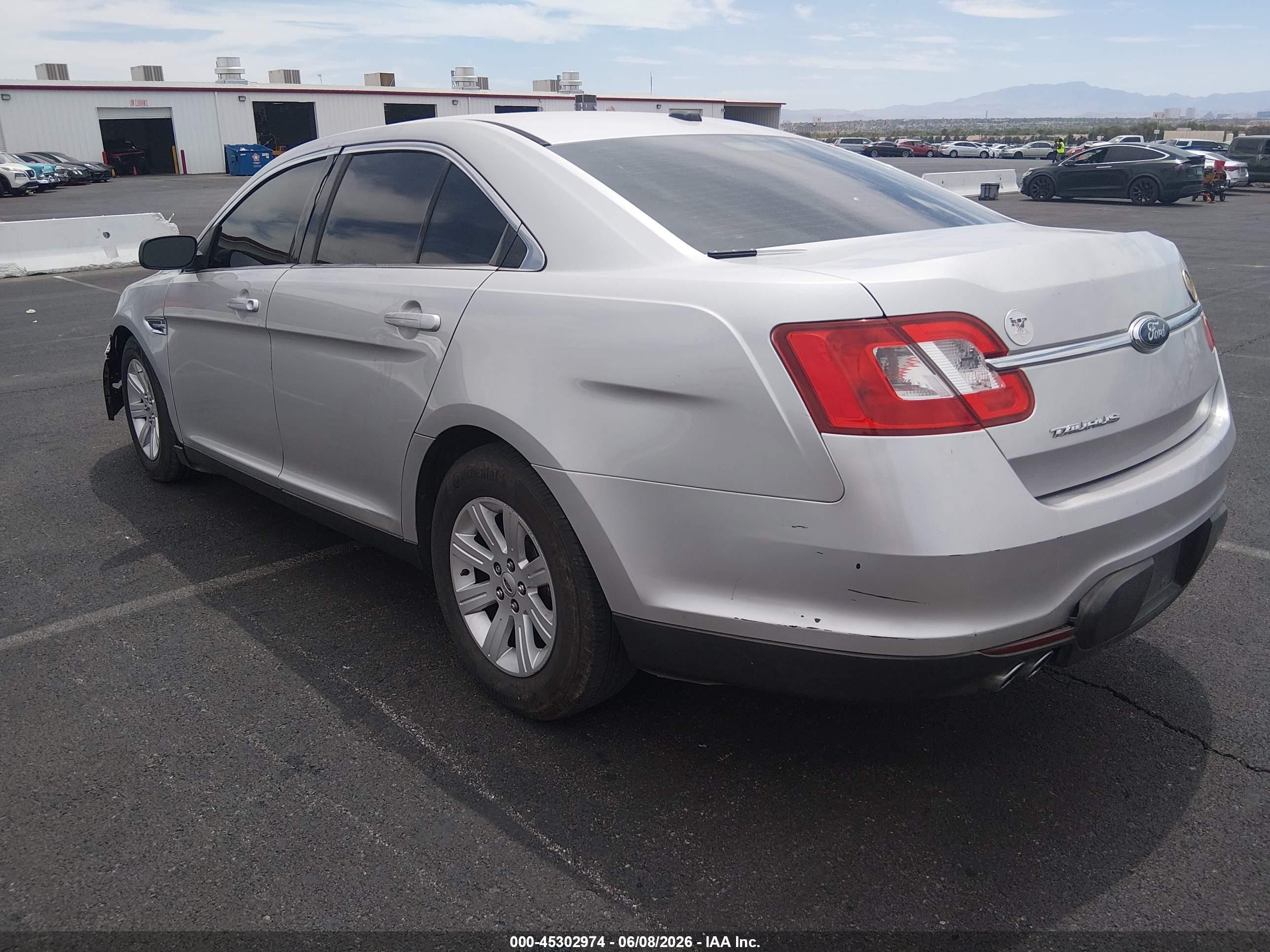 2010 Ford Taurus Se Серебряный vin: 1FAHP2DW8AG140367