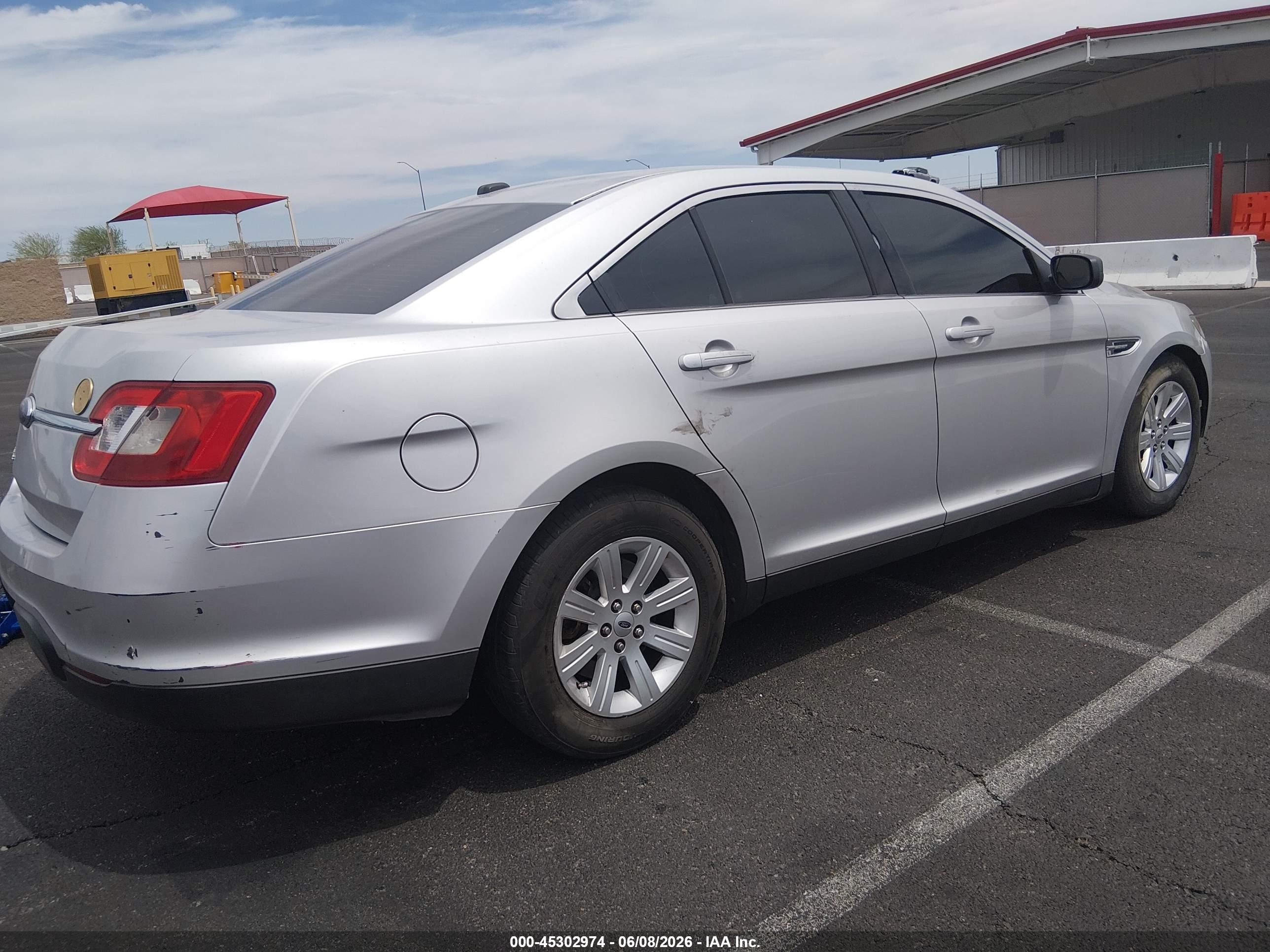 2010 Ford Taurus Se Серебряный vin: 1FAHP2DW8AG140367