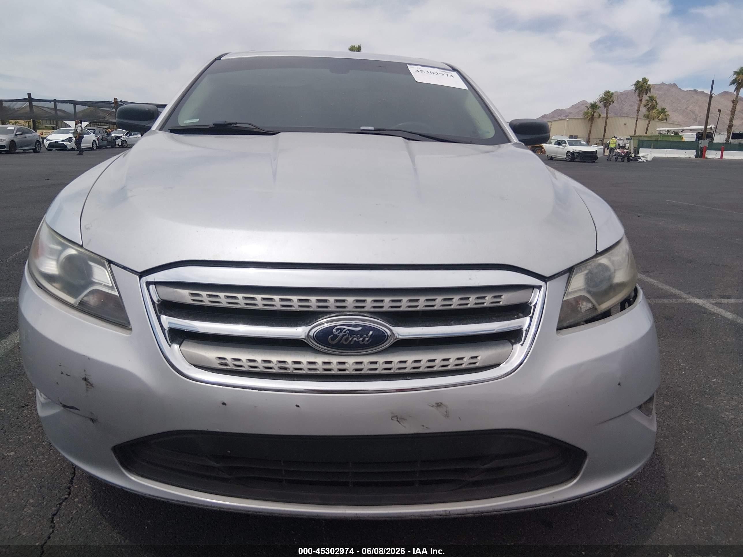 2010 Ford Taurus Se Серебряный vin: 1FAHP2DW8AG140367