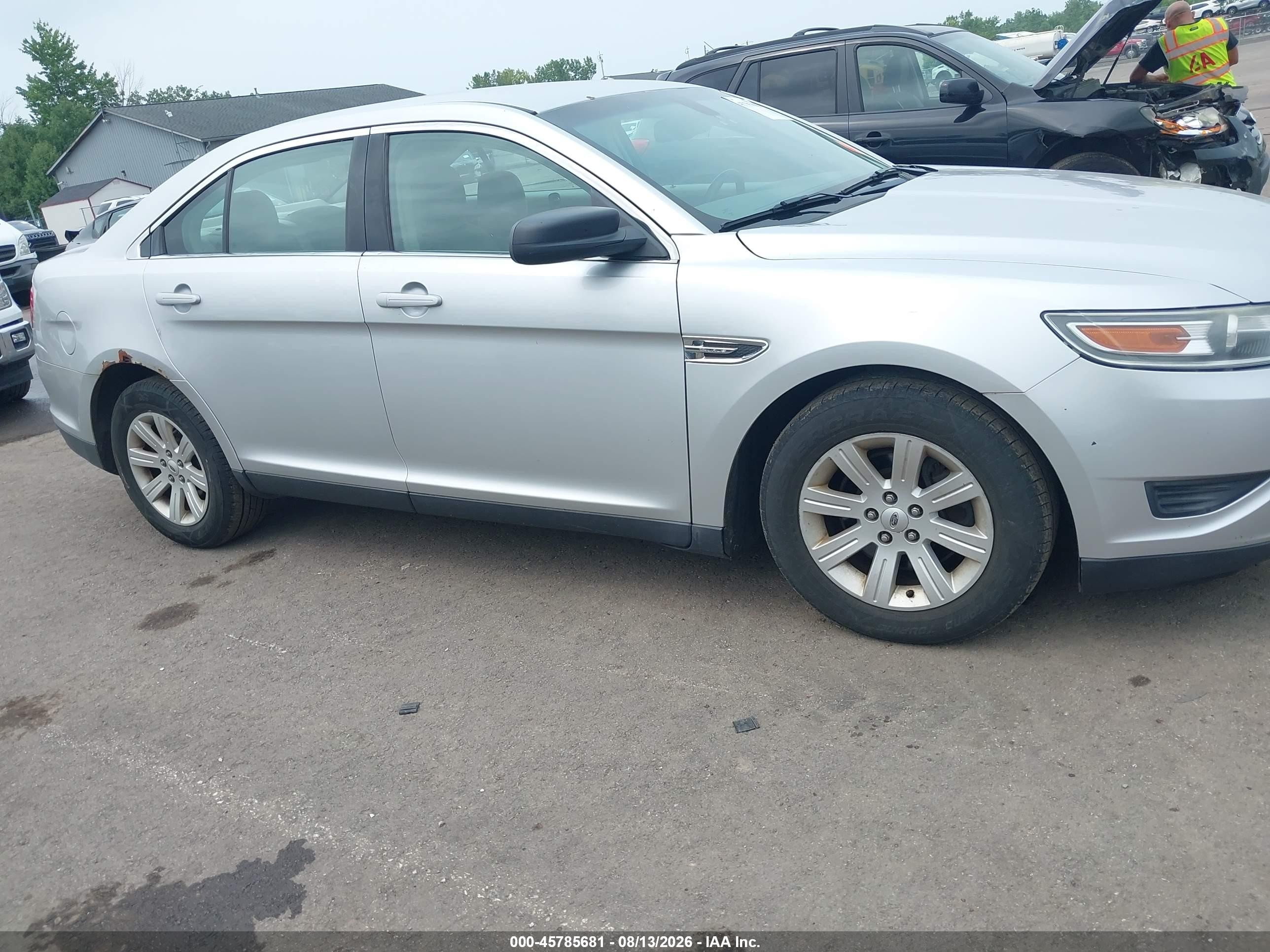 2011 Ford Taurus Se Silver vin: 1FAHP2DW8BG124011