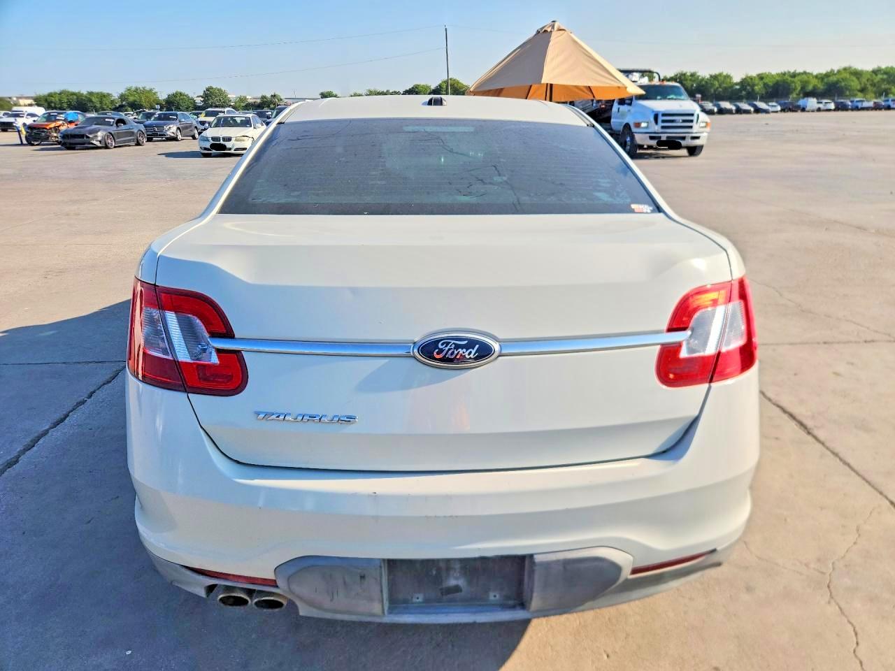 2012 Ford Taurus Se White vin: 1FAHP2DW8CG104892