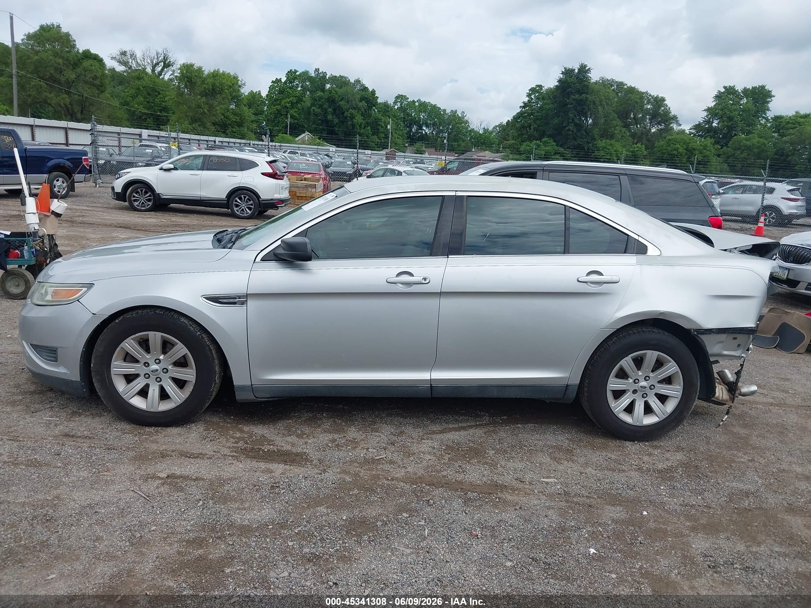 2011 Ford Taurus Se Silver vin: 1FAHP2DW9BG146485