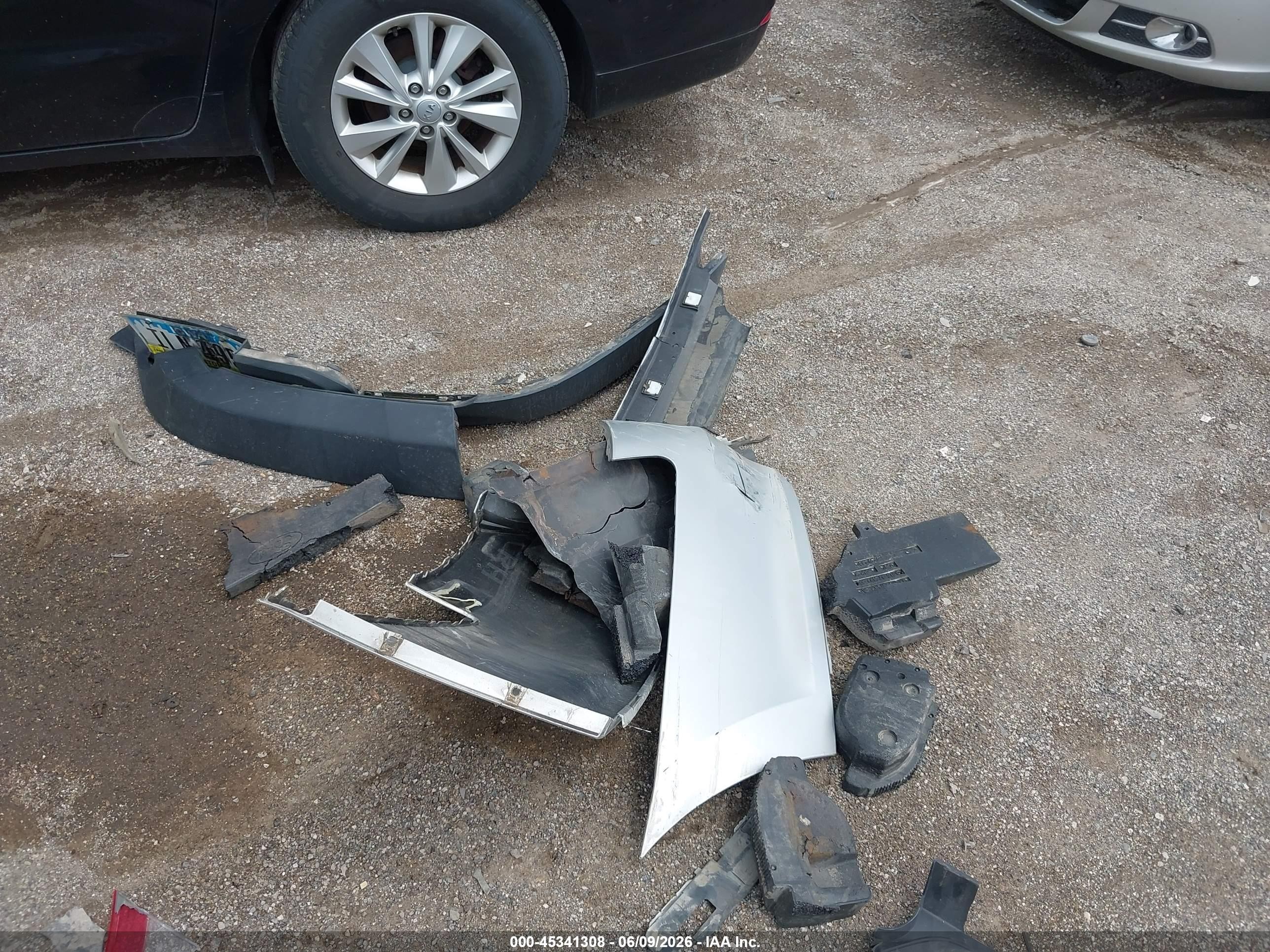 2011 Ford Taurus Se Silver vin: 1FAHP2DW9BG146485