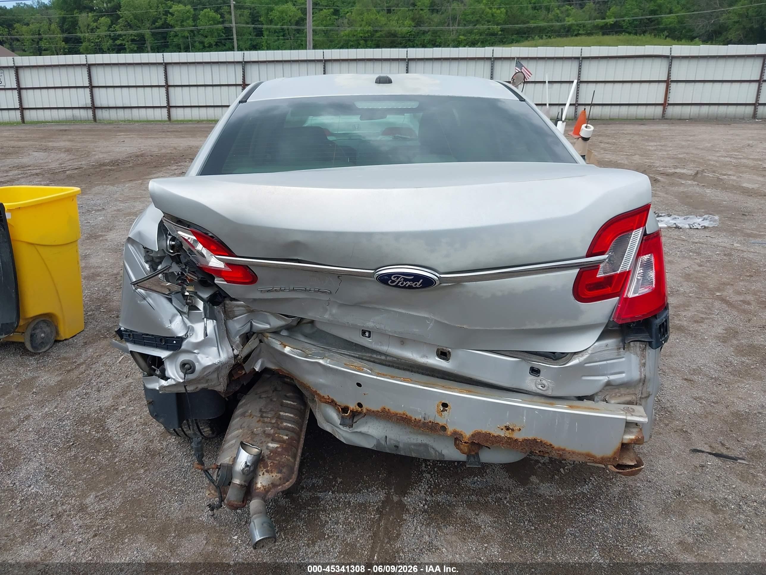2011 Ford Taurus Se Silver vin: 1FAHP2DW9BG146485