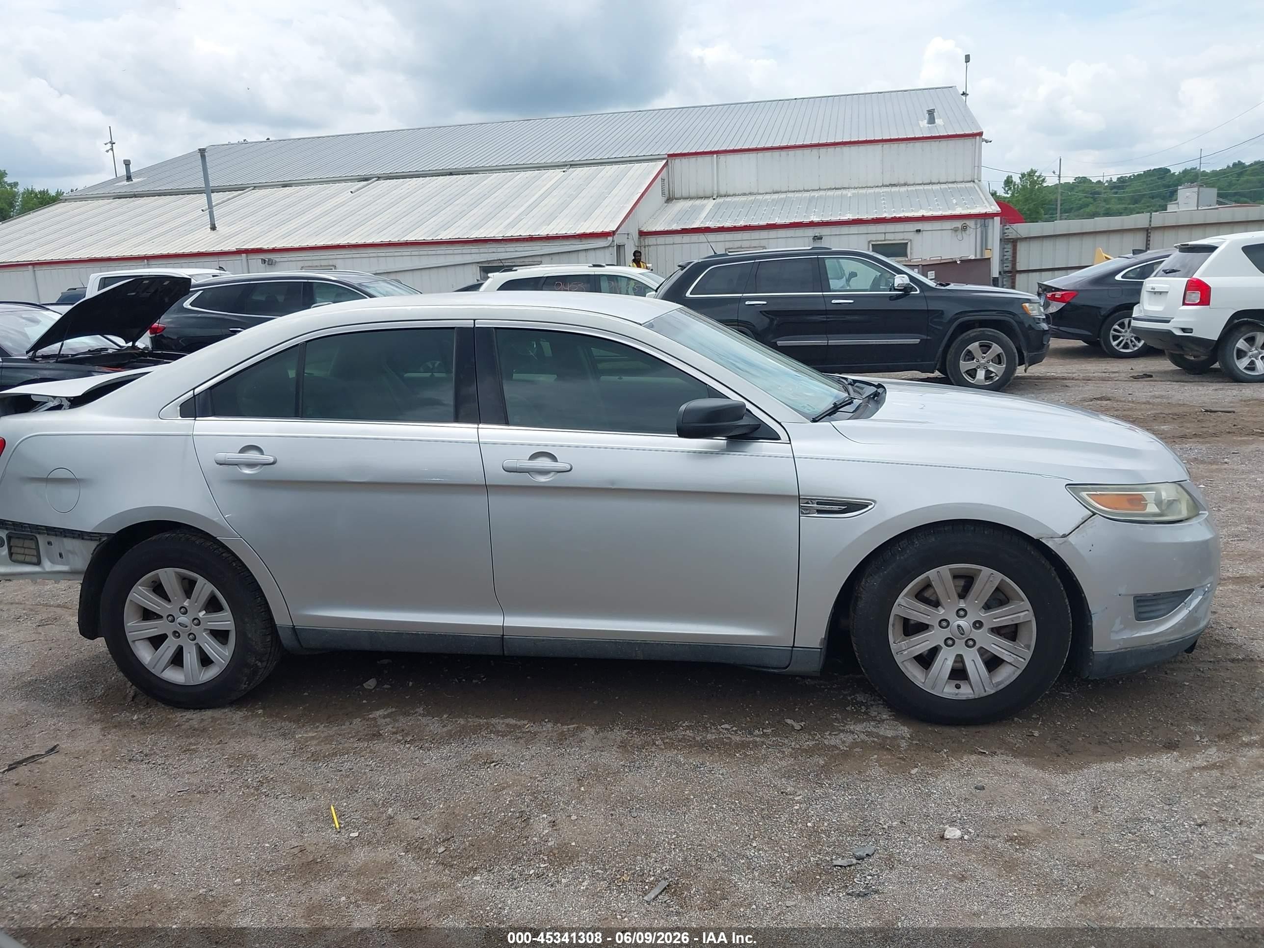 2011 Ford Taurus Se Silver vin: 1FAHP2DW9BG146485
