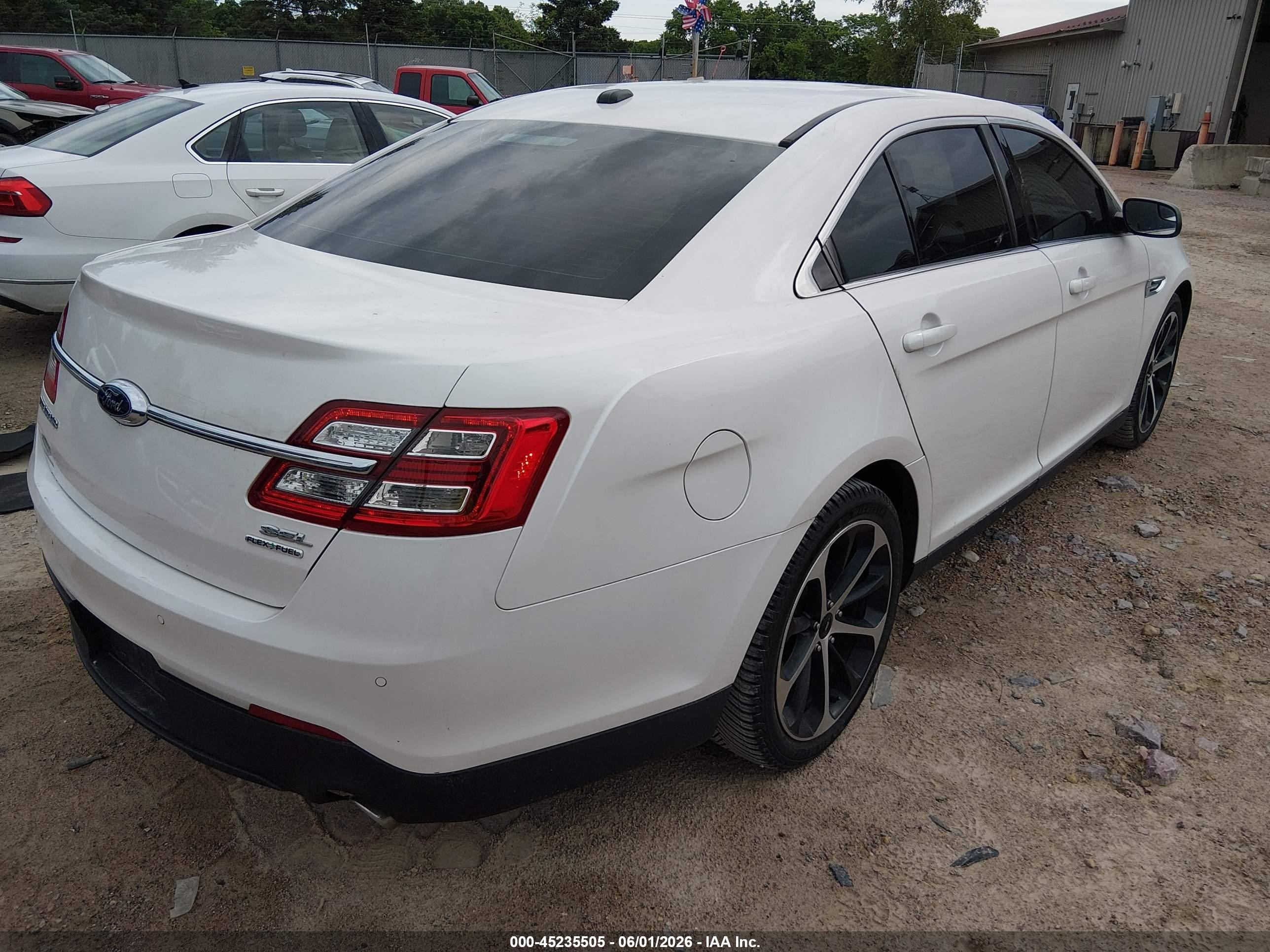 2015 Ford Taurus Sel White vin: 1FAHP2E81FG133137