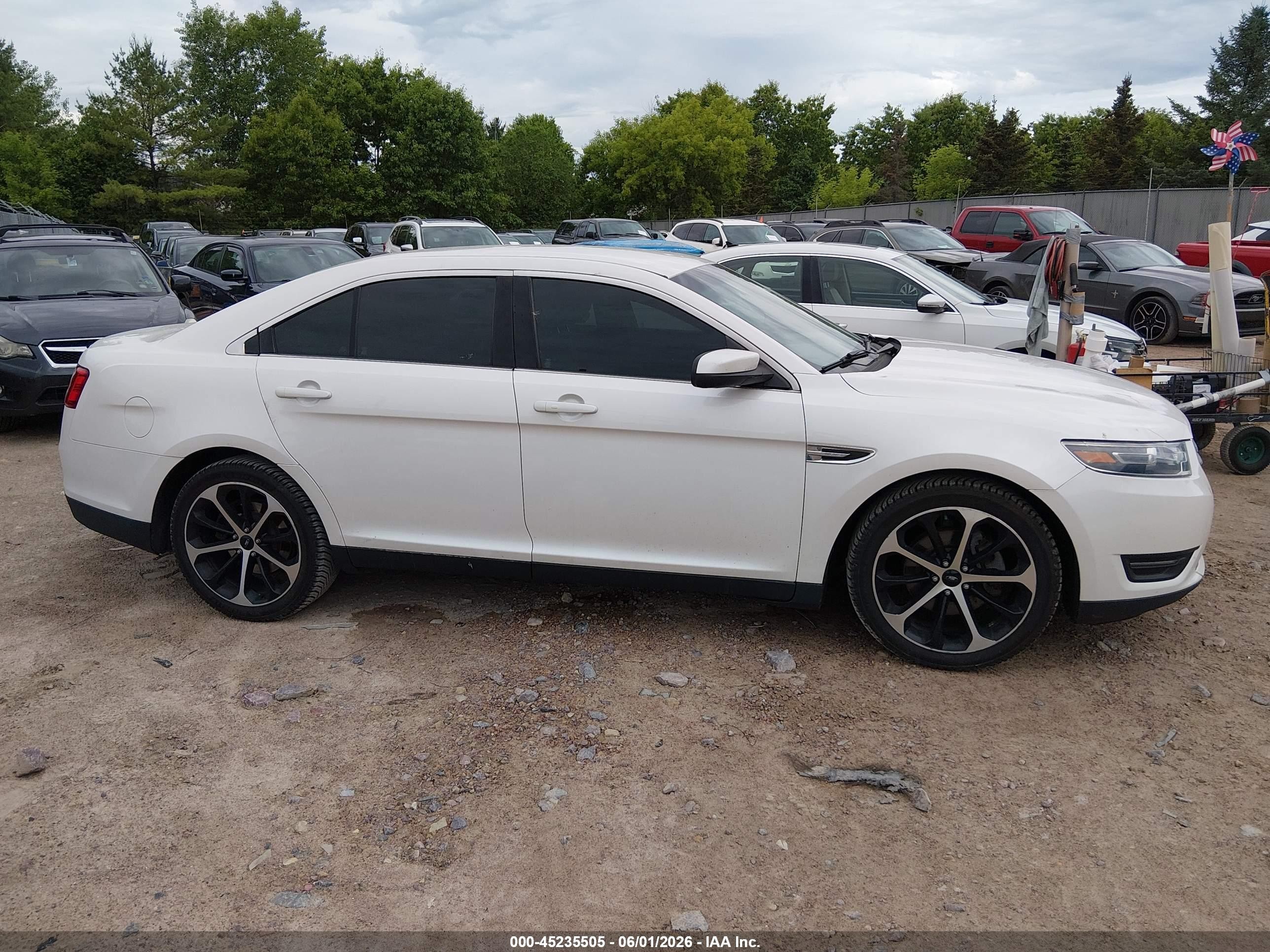2015 Ford Taurus Sel White vin: 1FAHP2E81FG133137