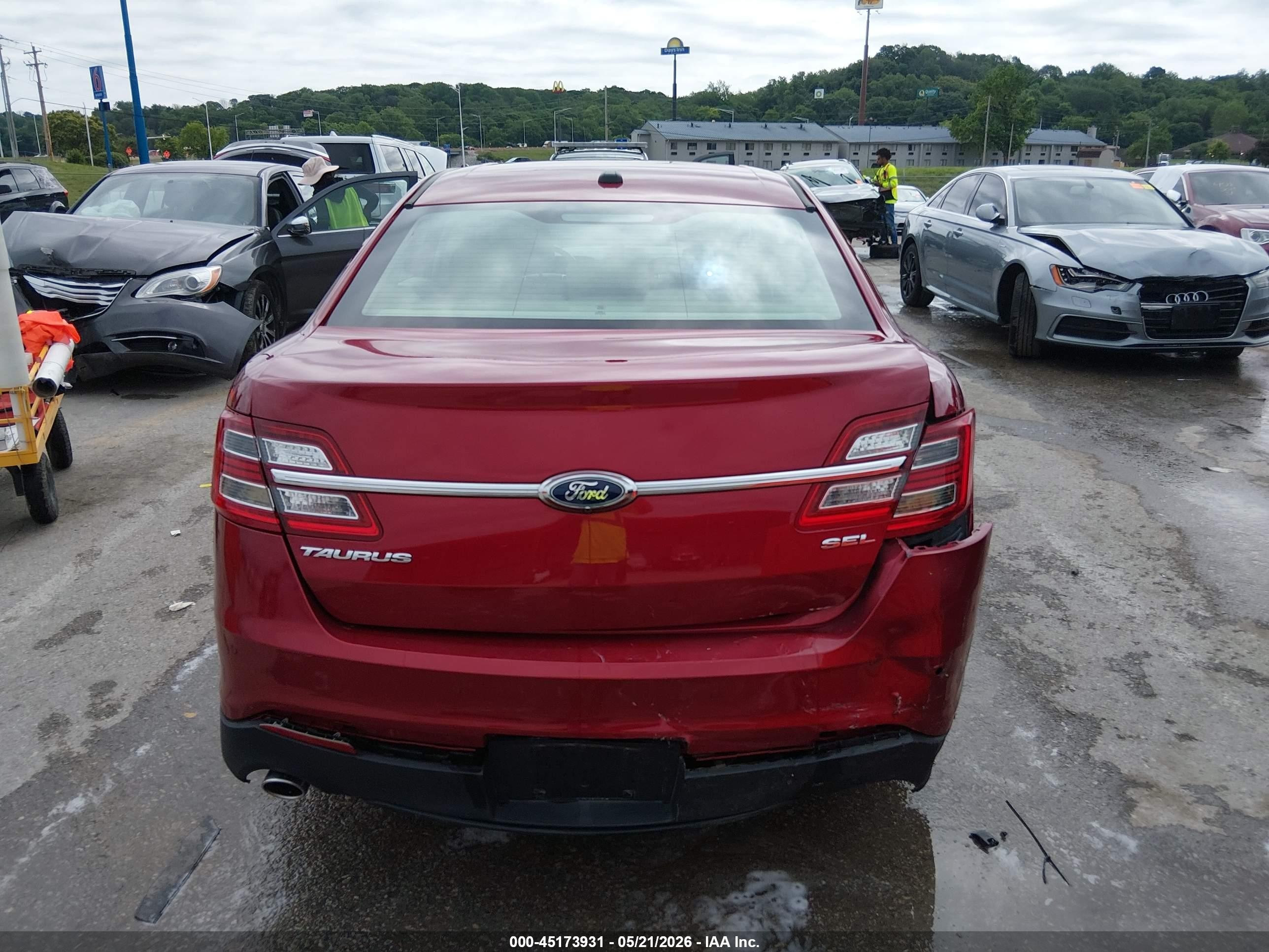 2015 Ford Taurus Sel Red vin: 1FAHP2E81FG164694