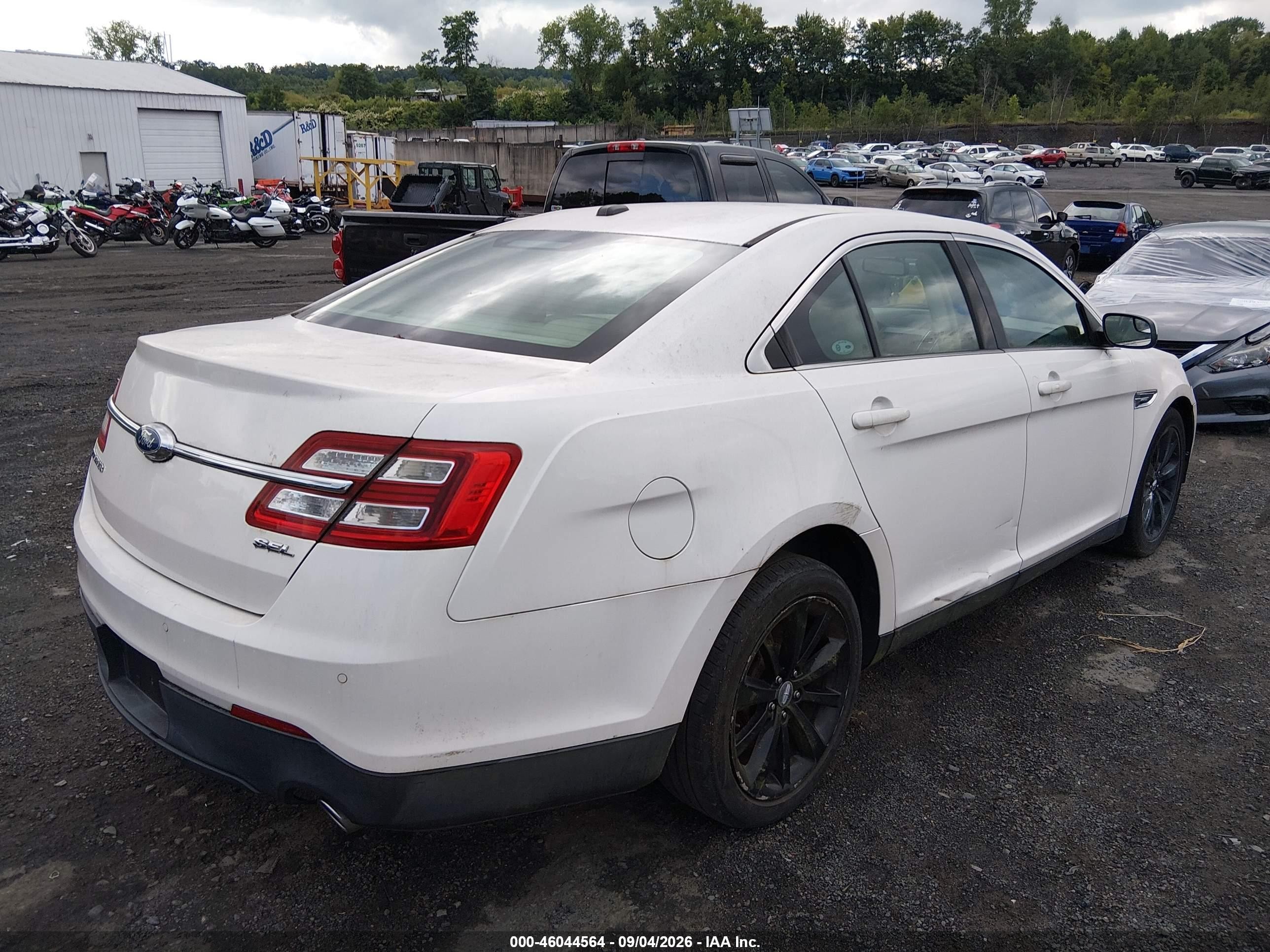 2013 Ford Taurus Sel White vin: 1FAHP2E82DG102640
