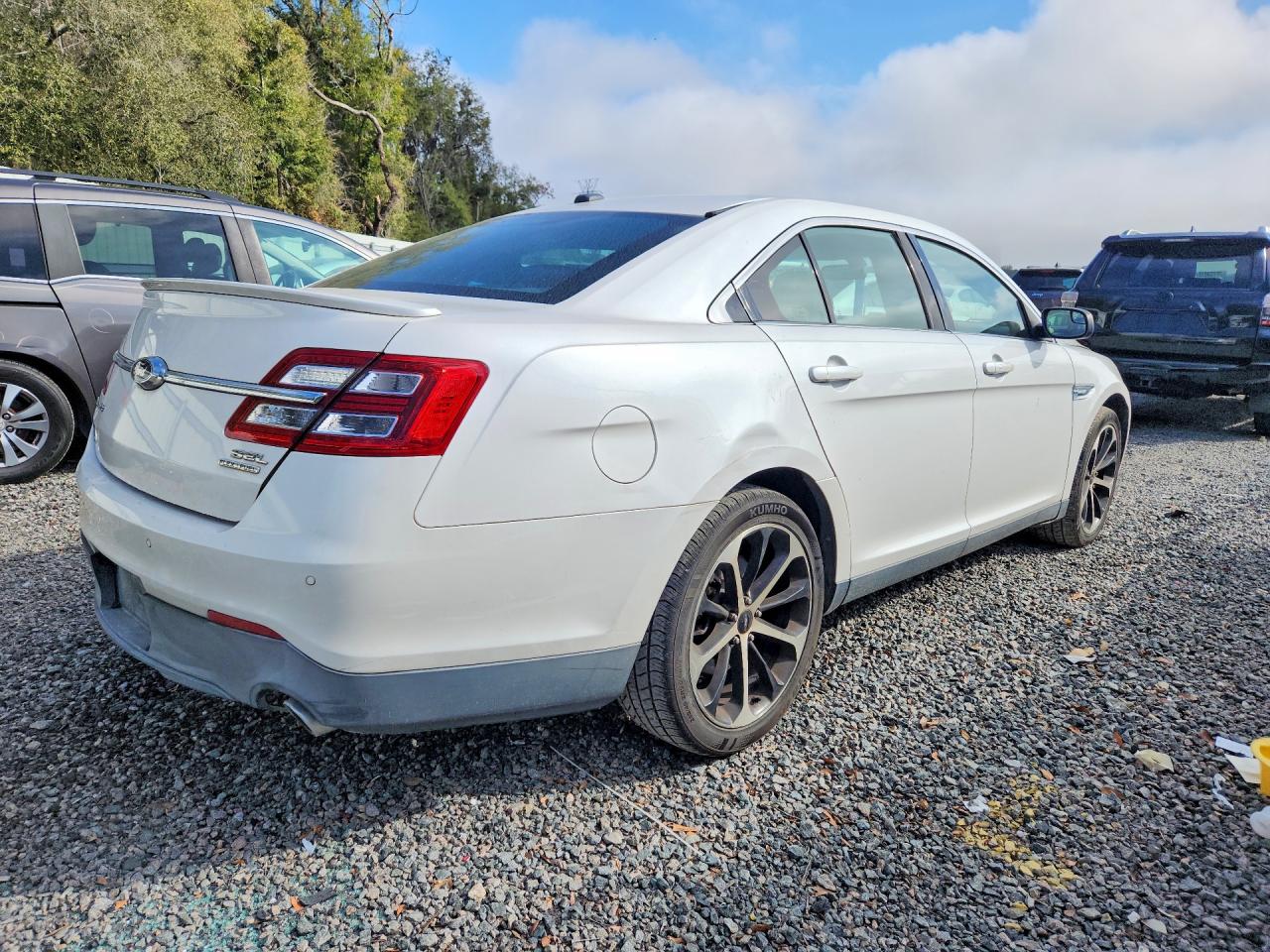 2015 Ford Taurus Sel White vin: 1FAHP2E82FG100230