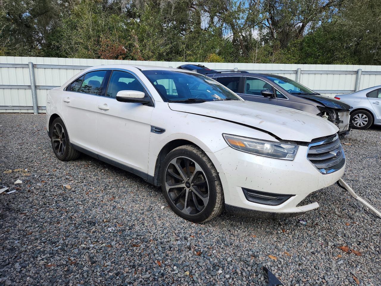 2015 Ford Taurus Sel White vin: 1FAHP2E82FG100230