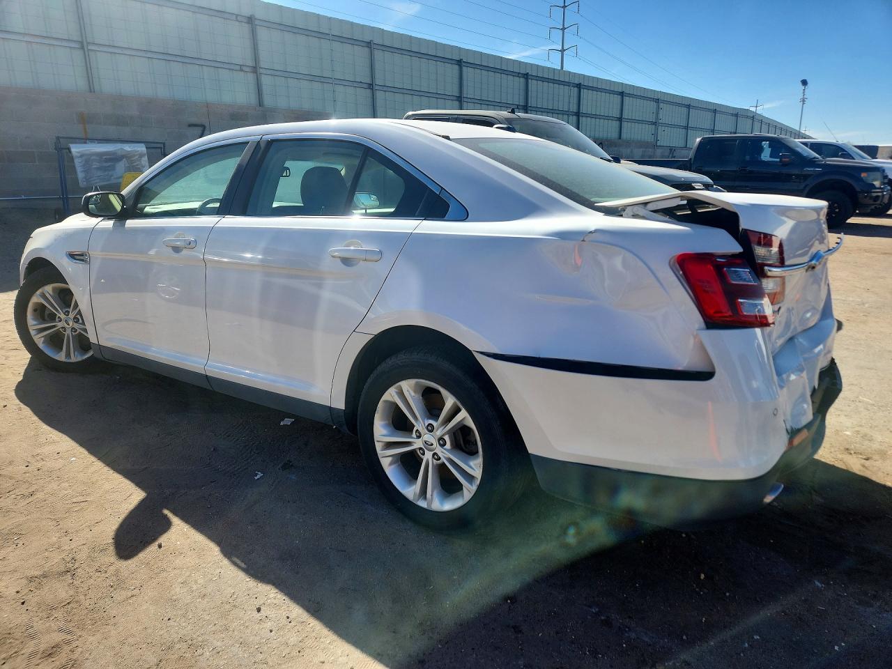 2016 Ford Taurus Sel Белый vin: 1FAHP2E82GG150420