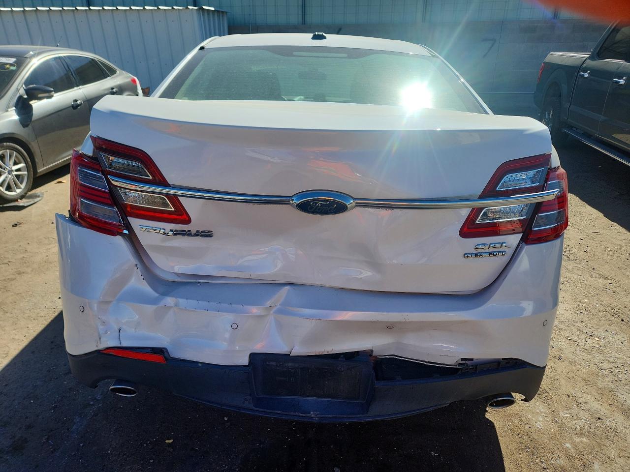 2016 Ford Taurus Sel Белый vin: 1FAHP2E82GG150420