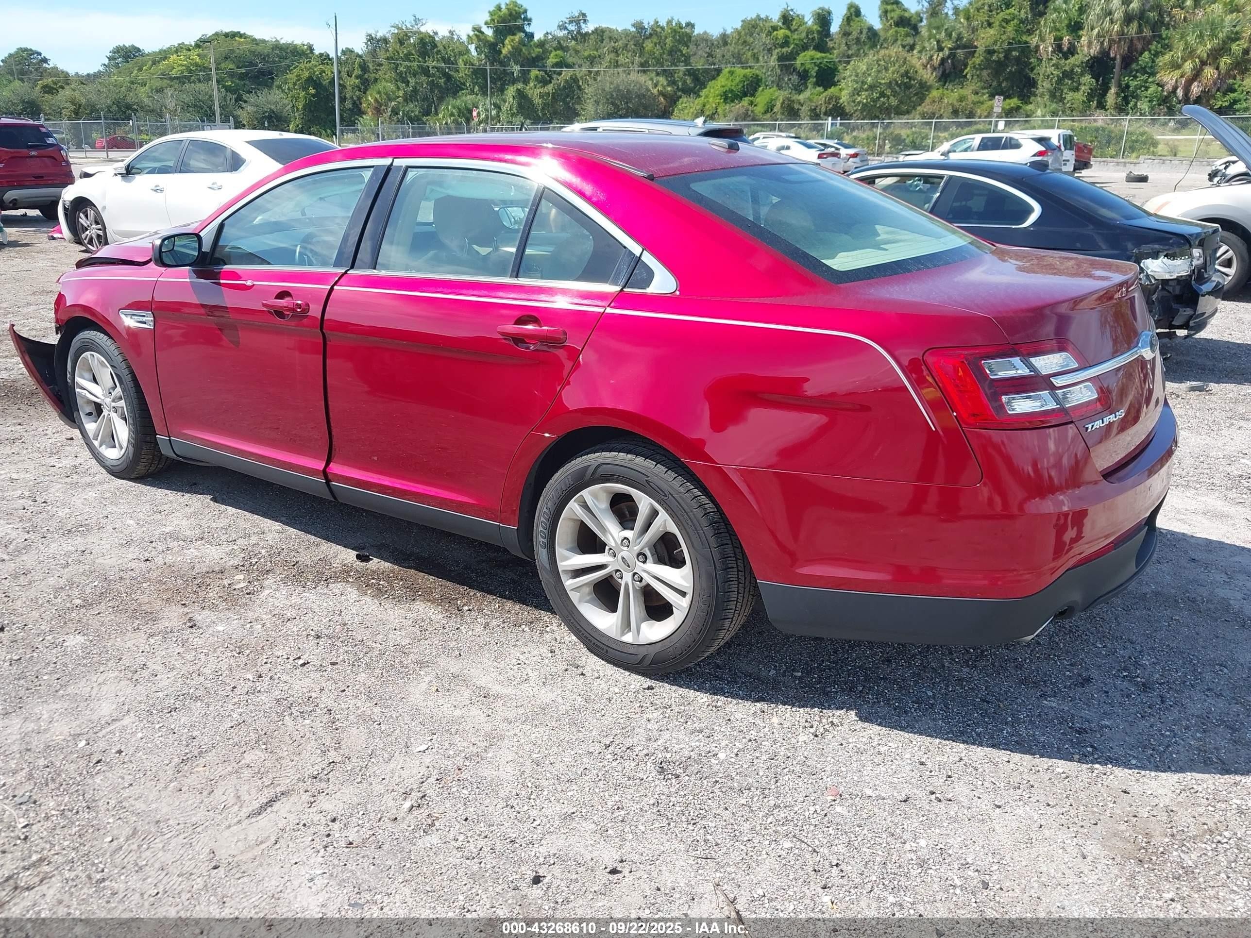 2018 Ford Taurus Sel Красный vin: 1FAHP2E82JG124861