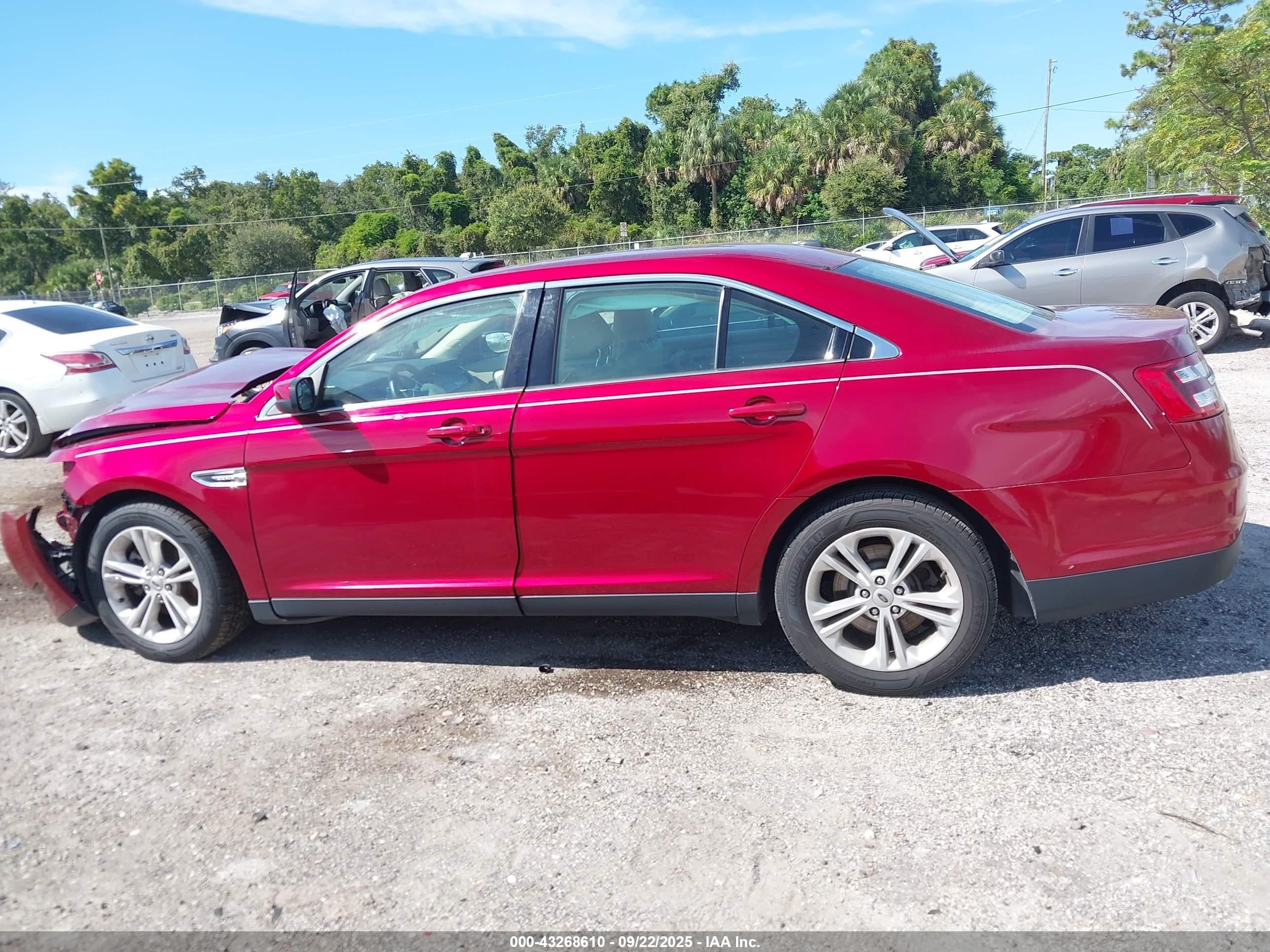 2018 Ford Taurus Sel Красный vin: 1FAHP2E82JG124861