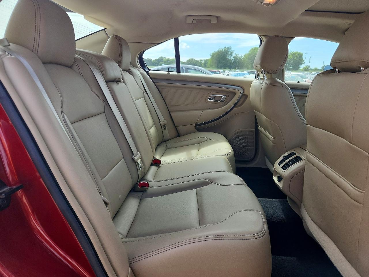 2013 Ford Taurus Sel Red vin: 1FAHP2E83DG147487