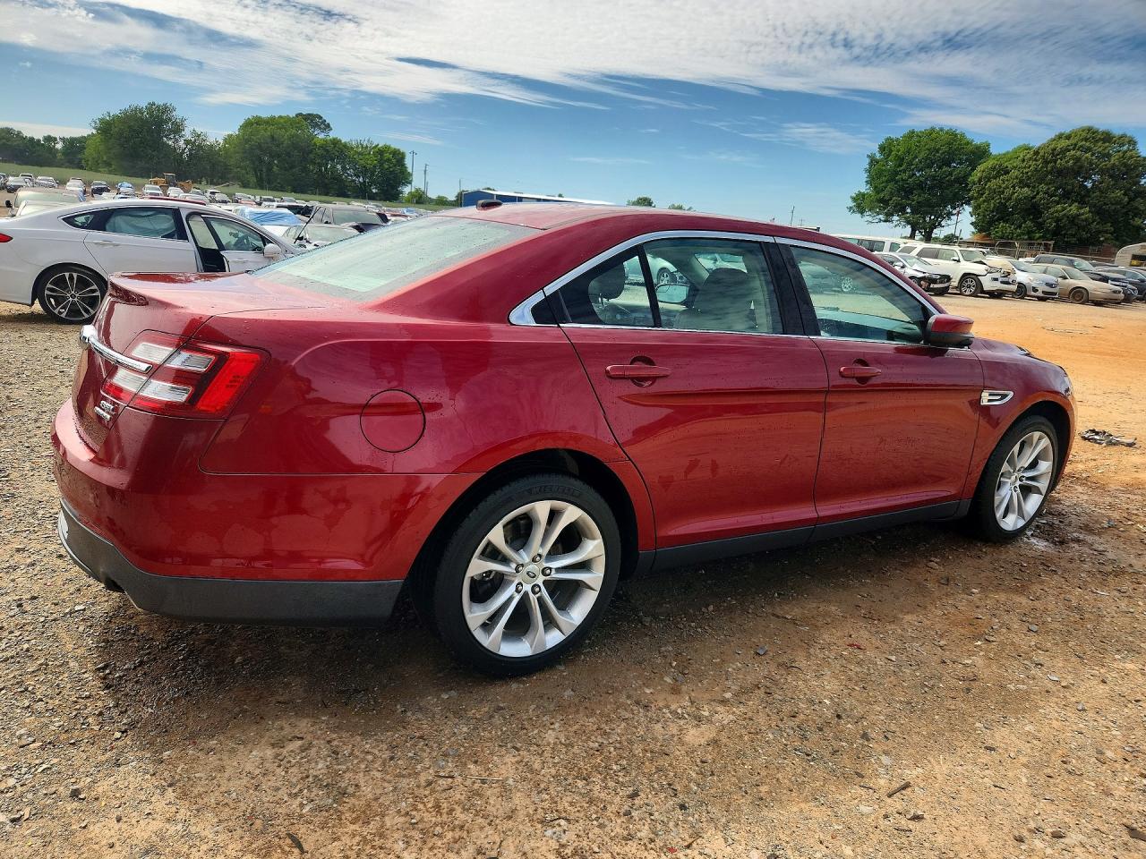 2013 Ford Taurus Sel Red vin: 1FAHP2E83DG147487