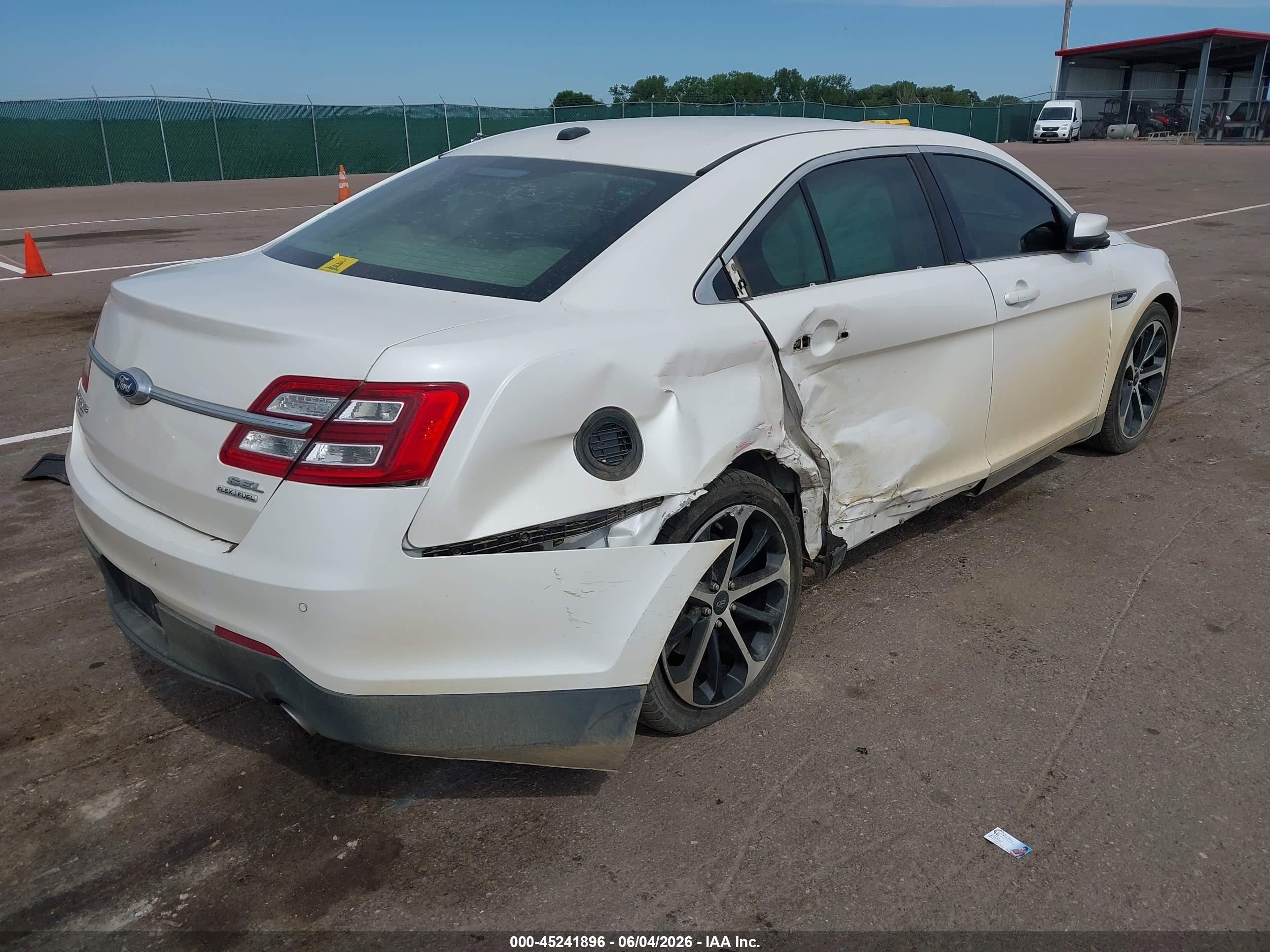 2015 Ford Taurus Sel White vin: 1FAHP2E83FG193615