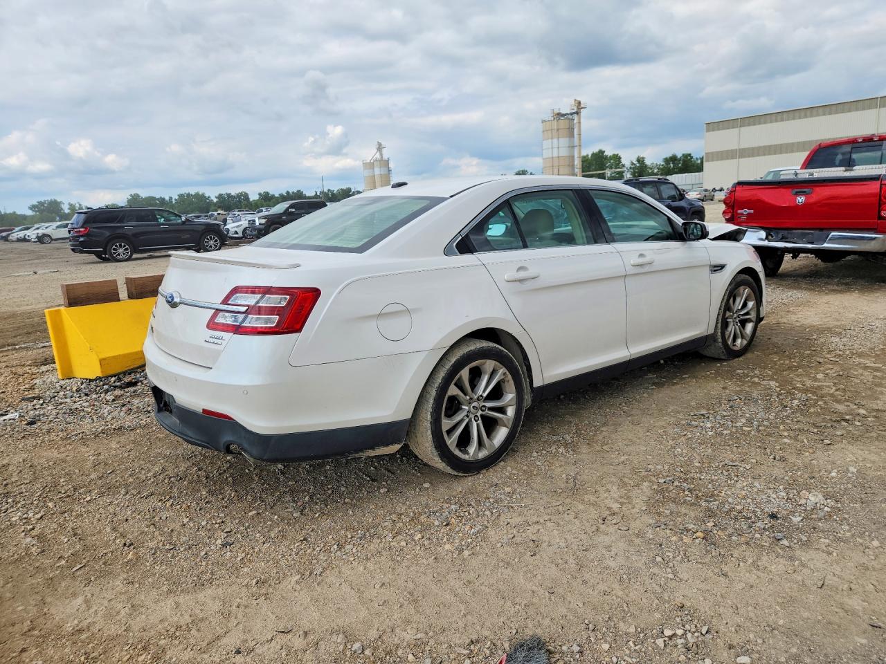 2013 Ford Taurus Sel Белый vin: 1FAHP2E84DG212136
