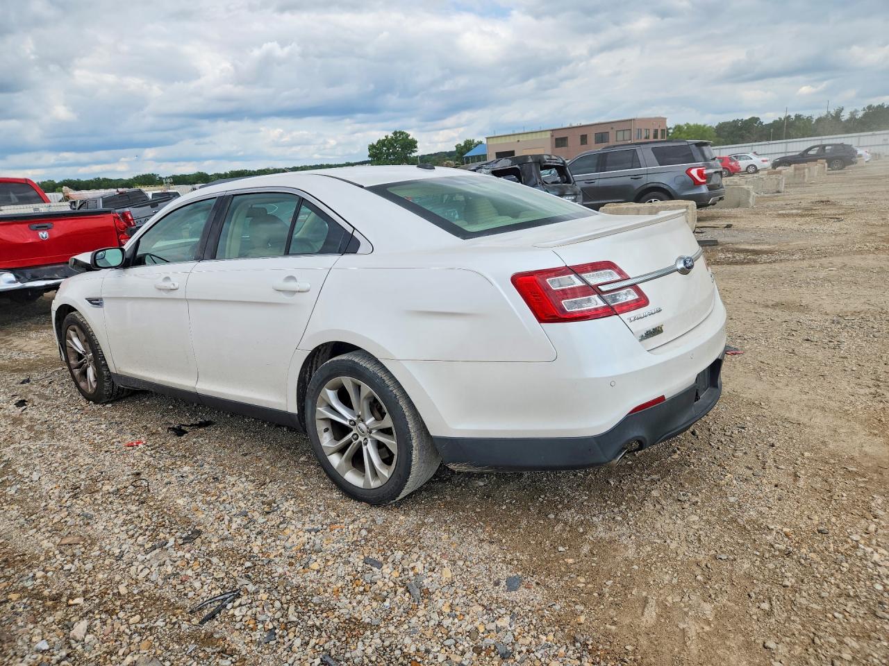 2013 Ford Taurus Sel Белый vin: 1FAHP2E84DG212136