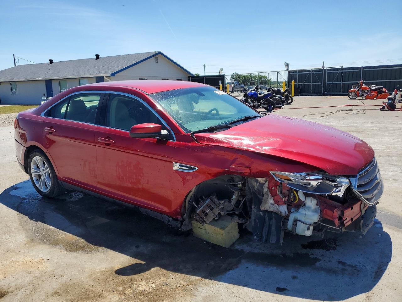 2014 Ford Taurus Red vin: 1FAHP2E84EG103869