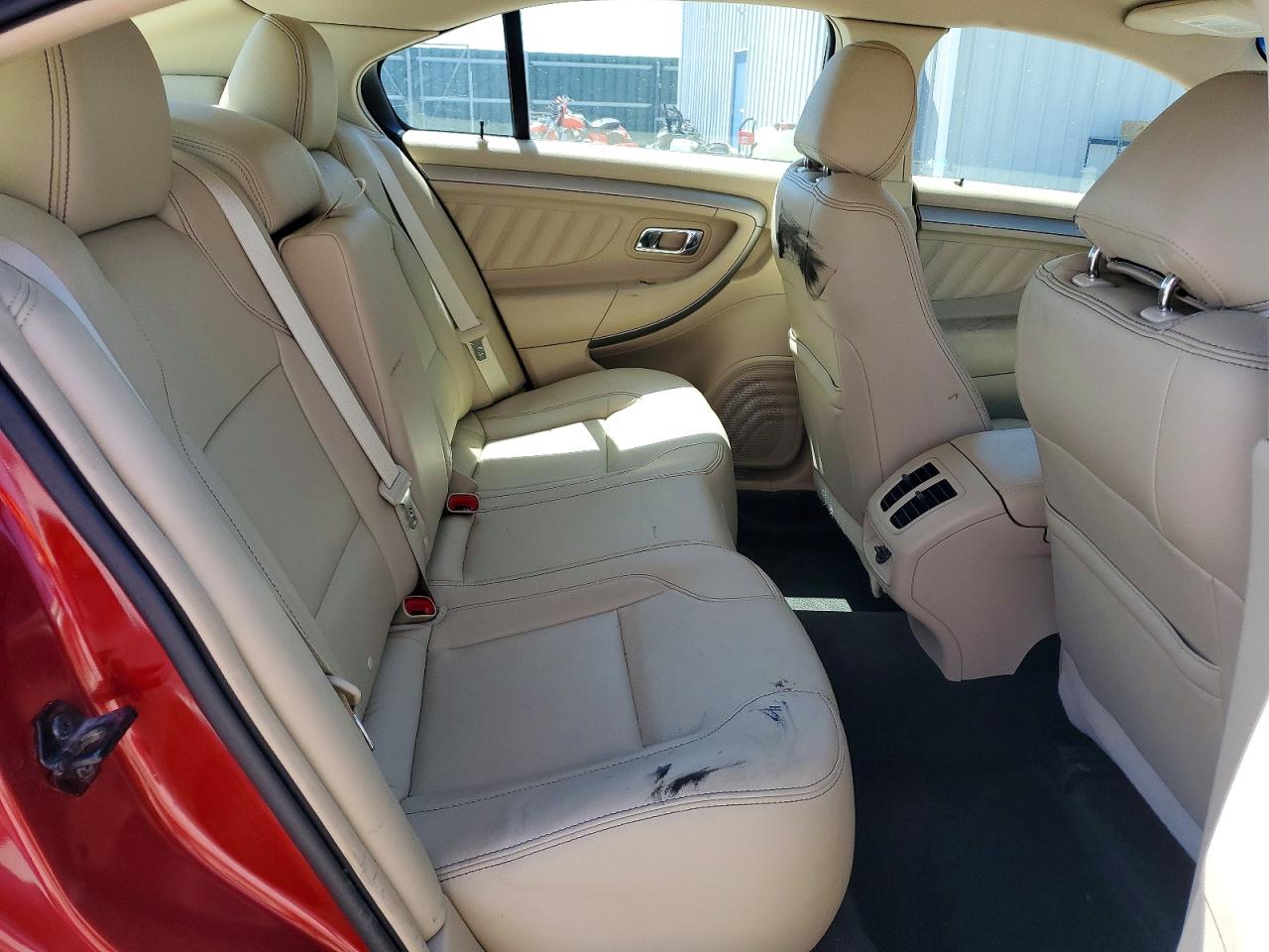 2014 Ford Taurus Red vin: 1FAHP2E84EG103869