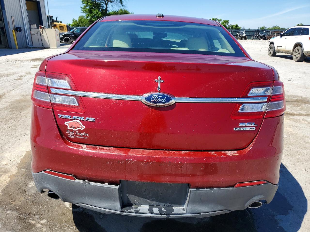 2014 Ford Taurus Red vin: 1FAHP2E84EG103869
