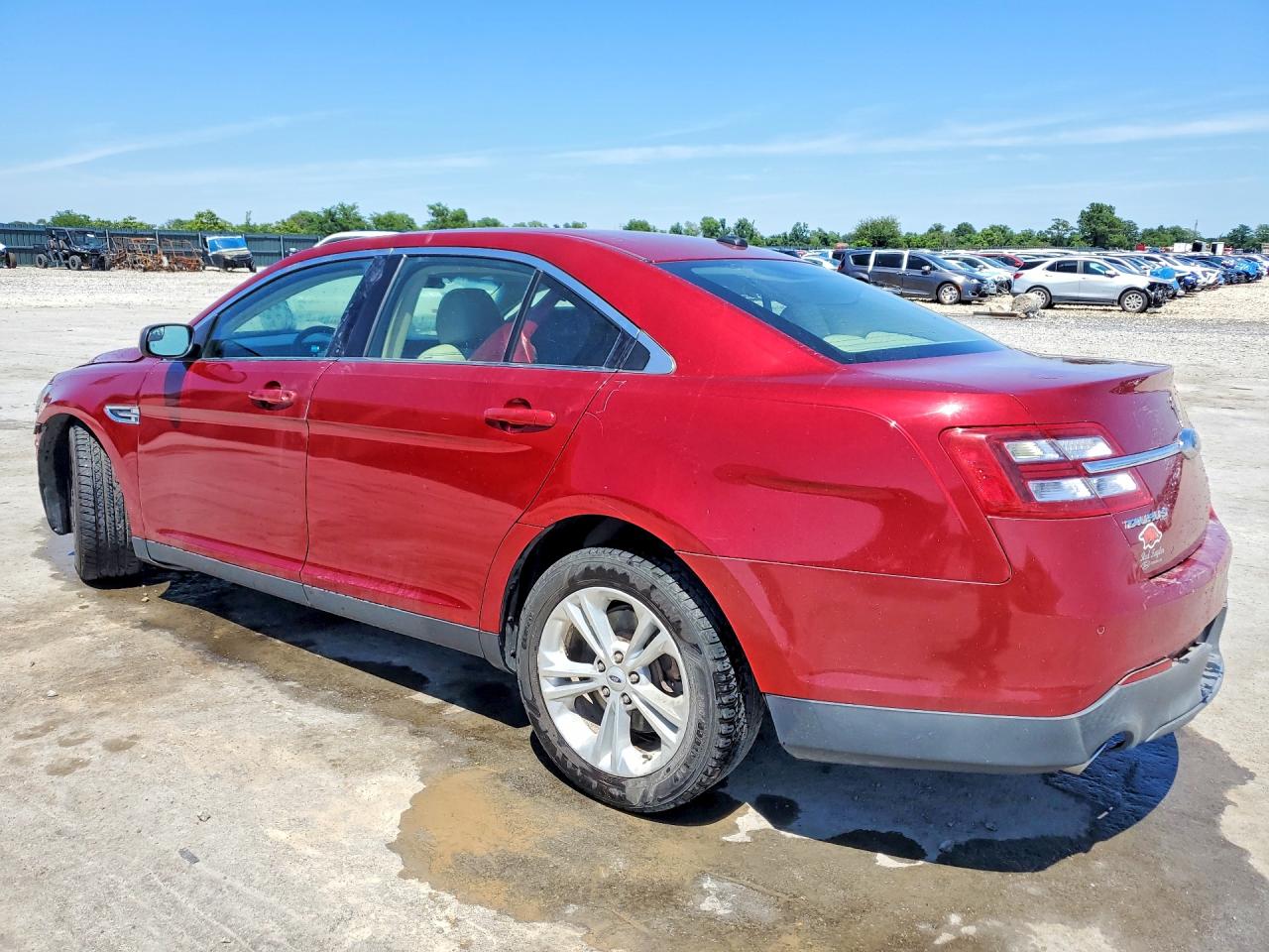 2014 Ford Taurus Red vin: 1FAHP2E84EG103869