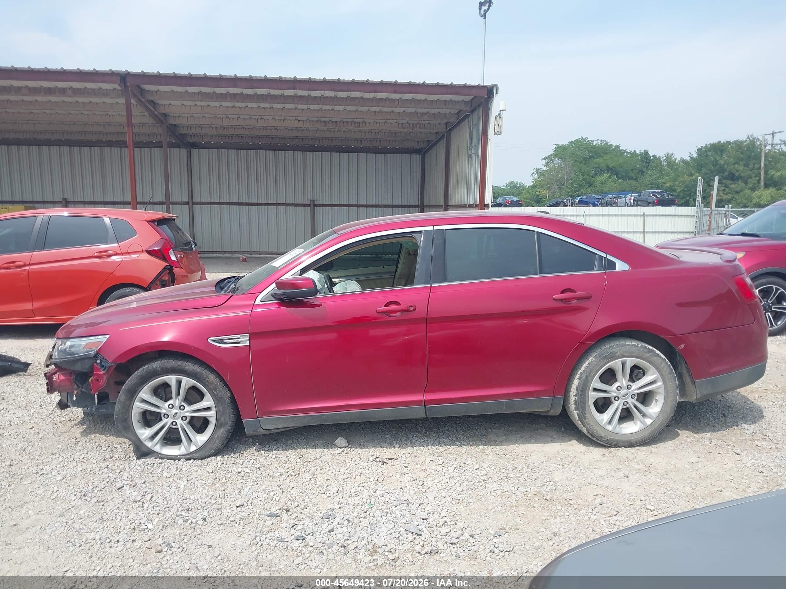 2014 Ford Taurus Sel Красный vin: 1FAHP2E86EG184566